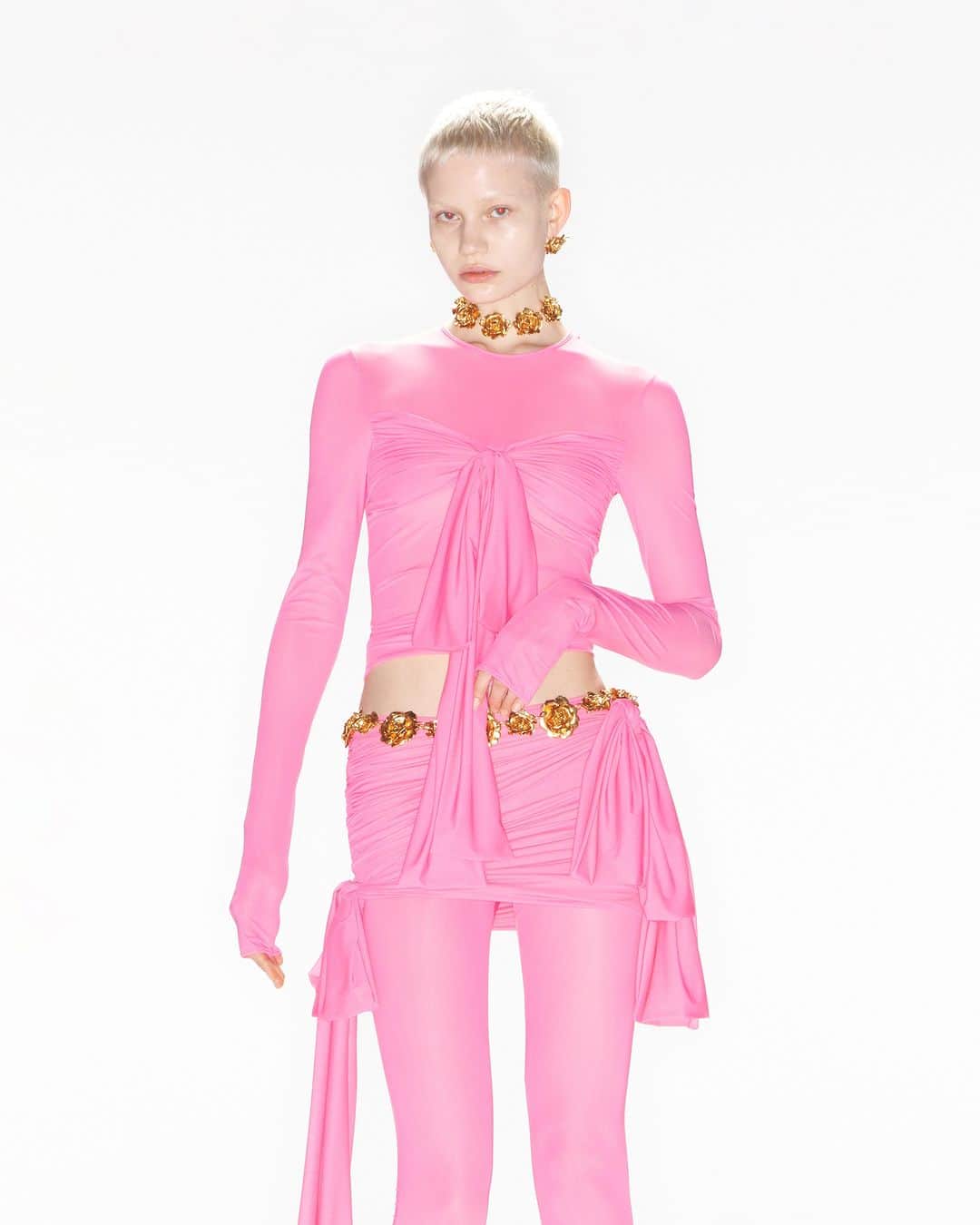 のインスタグラム：「FEMININE AND PRECIOUS  Discover the Resort 2024 collection, now available at blumarine.com  #Blumarine #BlumarineResort24」