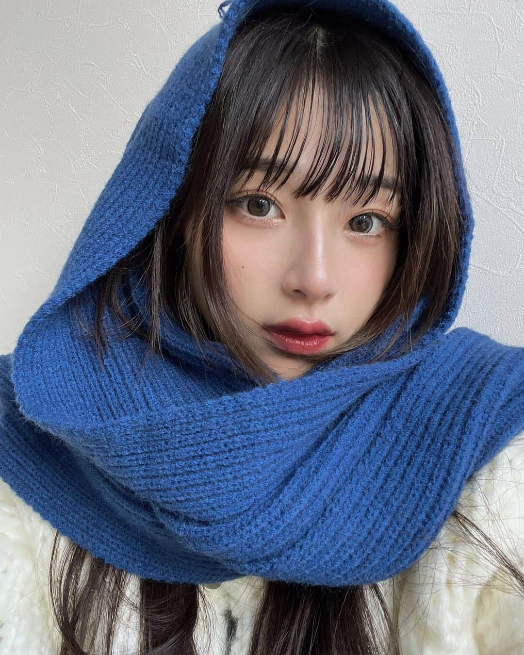 すずのインスタグラム：「👀✨️💙  ミリモアからでた新色のまどわせパール💎 派手すぎないグレーカラコンでめっちゃ盛れるしミリモアのカラコンってちゅるんって感じでほんとに可愛い、、  #PR#カラコン#カラコンレポ#ミリモア #エバーカラーワンデー#エバーカラーワンデーミリモア#まどわせパール#クイーンアイズ #QUEENEYES」