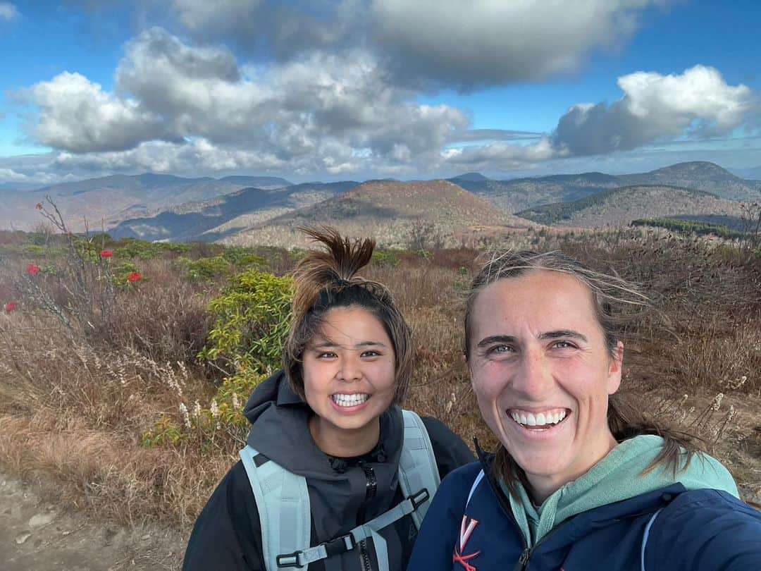 三浦成美のインスタグラム：「I love Asheville 😮‍💨❤️ Thank you Clark family for the kindness and happiness you have given me.  ルームメイトの実家にもお邪魔して来ました！ 自然に囲まれて最高だった⛰そして大きな優しさに幸せを感じました🤲  #mylife #offseason」