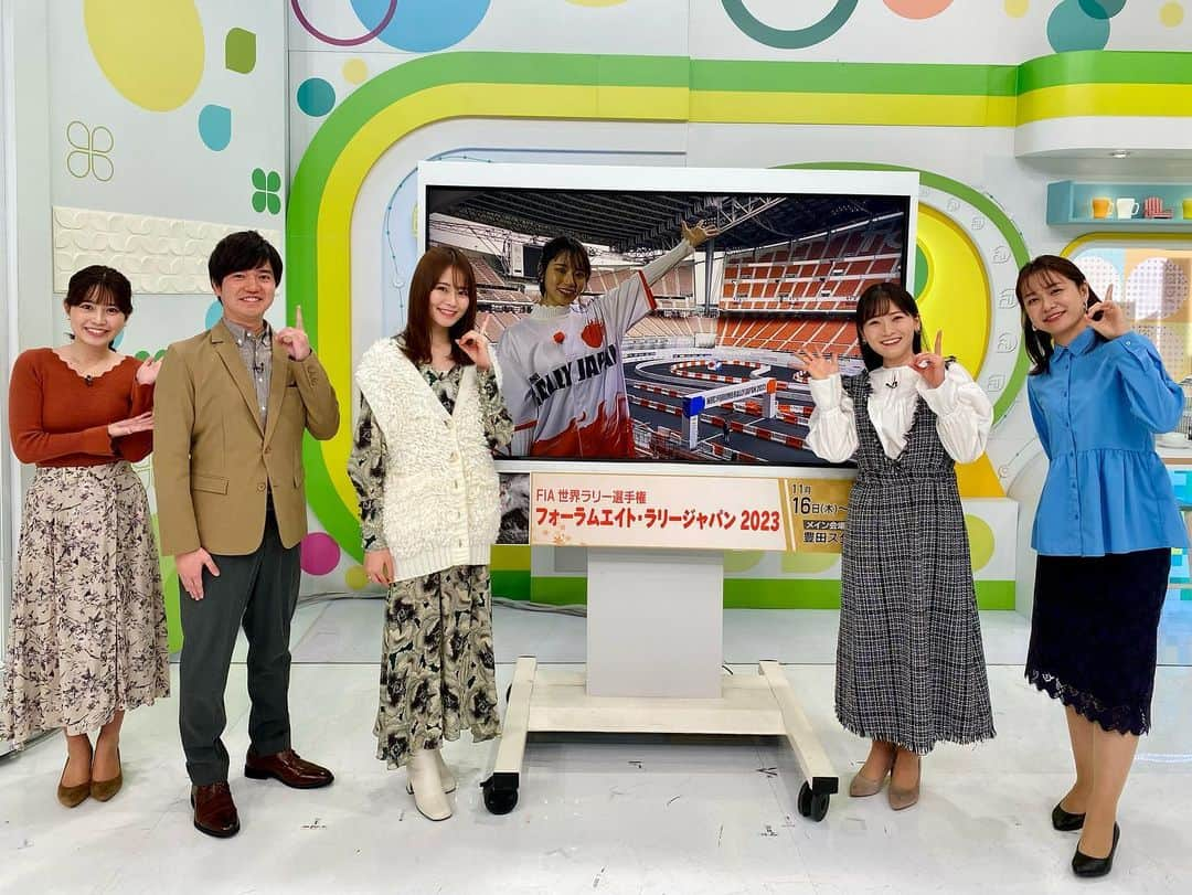 南雲穂波さんのインスタグラム写真 - (南雲穂波Instagram)「あすはRally Japan 2023最終日！！  けさの#ドデスカドようびデス #なないろ天気 中継は、#豊田スタジアム からでした🏁 #安藤渚七 ちゃんが特設コースに降り立ってリポート、羨ましかったなぁ😽  写真は、先月#勝田貴元 選手にインタビューさせてもらった時のもの✨ 毎度気さくに丁寧に応じてくださり、取材をしたロケスタッフは皆「良い人すぎる〜〜！」とメロメロになってしまうような方です☻ SSトップタイムを連発し、すごい勢いで巻き返している勝田選手！最終日も目が離せません！！  #ラリージャパン #rally #rallyjapan」11月18日 21時02分 - honami_nagumo_nbn