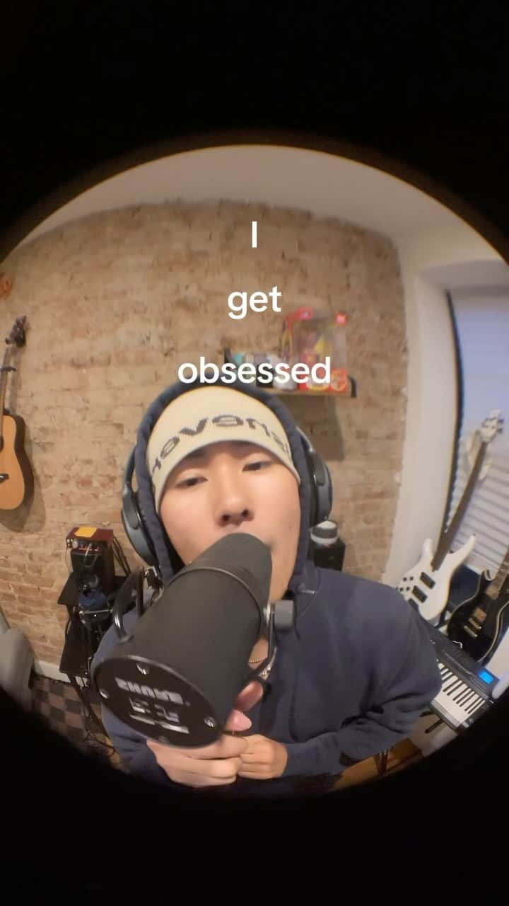 今津渉のインスタグラム：「i get obsessed🫠 この曲リリースしたいね🎧」