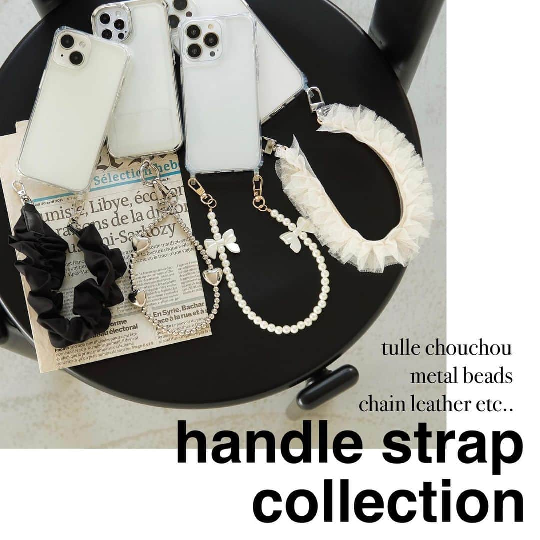 Me%さんのインスタグラム写真 - (Me%Instagram)「✨handle strap collection✨  デザイン豊富なハンドルシリーズ。  透明のストラップシート付きで お使いのスマホケースと合わせて ご使用いただけます◎  アイテムの詳細はWEBストアをCHECK🔍 ⁡ ＿＿＿＿＿＿＿＿＿＿＿＿＿＿＿ ⁡ #mepercent#me_percent#ミィパーセント#ミーパーセント#ハンドルストラップ#ハンドストラップ#パールストラップ#パールショルダー#パールアクセサリー#スマホケース#iPhoneケース#アイフォンケース#クリアケース#スマホストラップ#スマホチェーン#モバイルストラップ#モバイルチェーン#透明ケース#ショルダースマホケース#ショルダーケース#ボールチェーン#ボールチェーンストラップ#ハート小物#ハートストラップ#ハート#ハートモチーフ」11月18日 21時02分 - me_percent