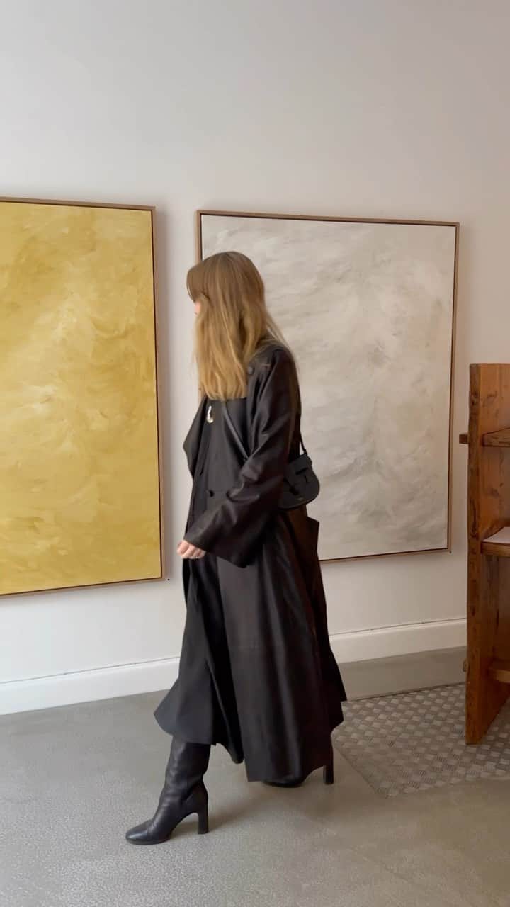 カロリーナ・イングマンのインスタグラム：「Saturday visit to @collection_apart 🖤」
