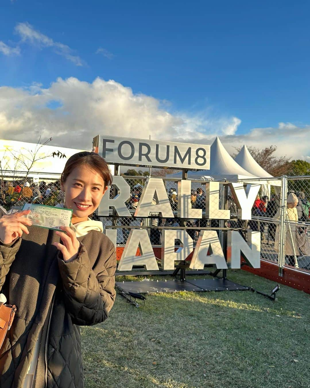 島津咲苗のインスタグラム：「人生初！ ラリージャパンを観に来ました🏎️✨  . . . #ラリージャパン #豊田スタジアム #ラリー #WRC #wrcrally #wrc2023 #メーテレ #アナウンサー #島津咲苗  #スポーツ #愛知県 #豊田市 #forum8rallyjapan」