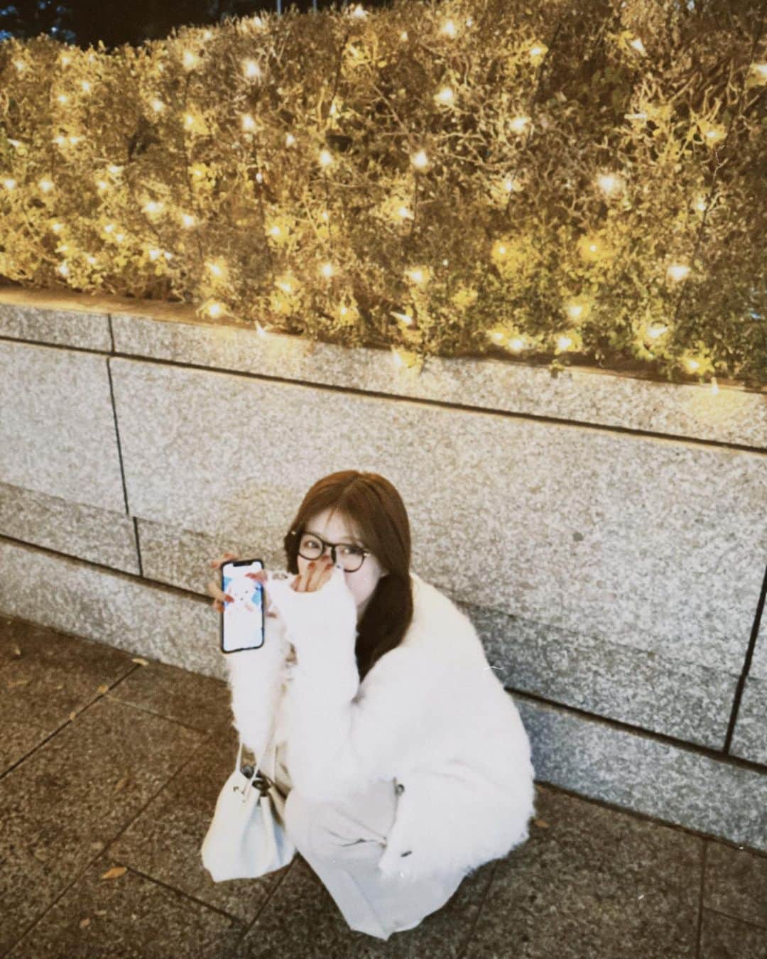 みなまつさんのインスタグラム写真 - (みなまつInstagram)「all white ❄️ 寒すぎる〜お母さんとデートな日。👓 この季節にかわいいカーデ 今日はさらっとしか撮れなかったからまた載せる♡ ⁡ #code」11月18日 21時13分 - minamatsu_