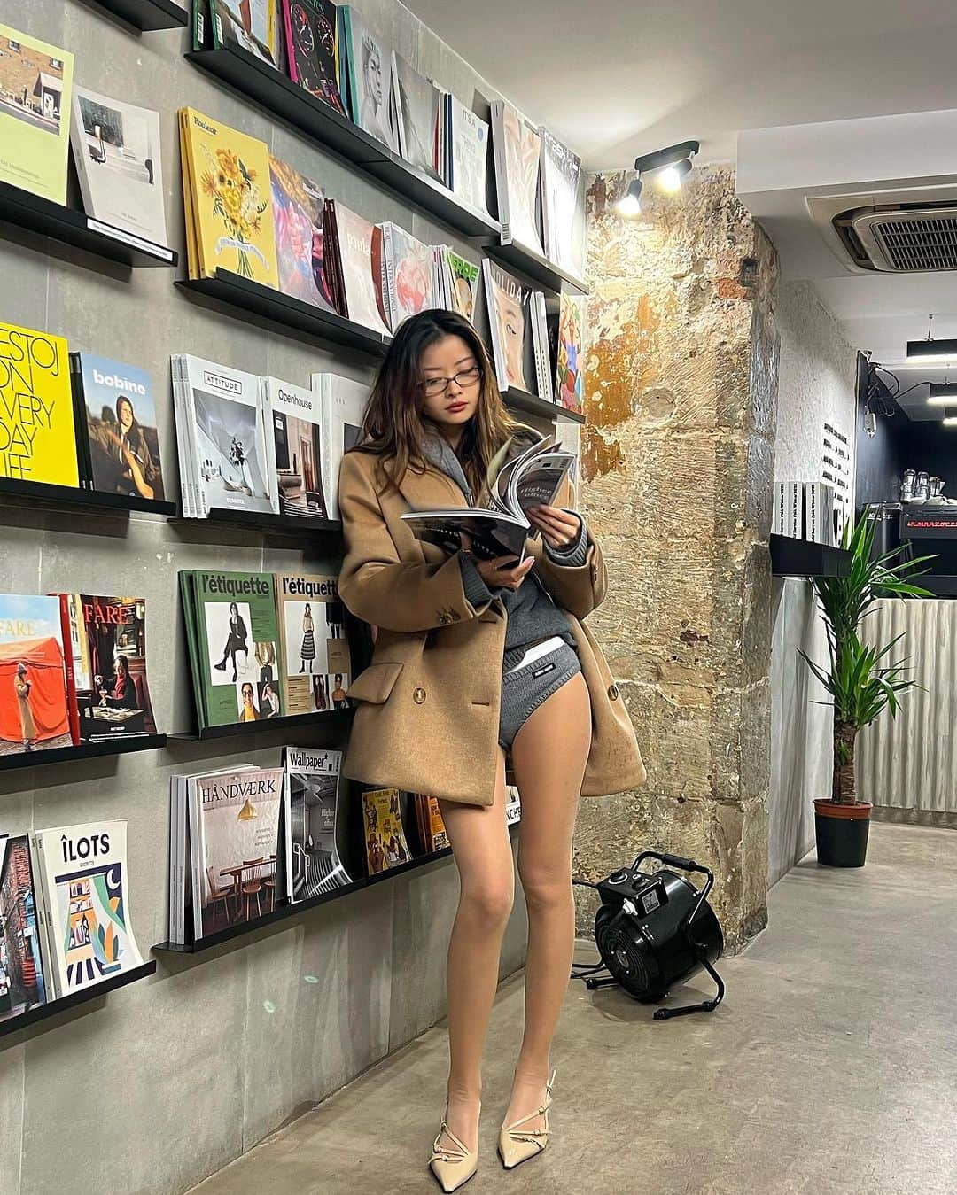 OOTD Magazineさんのインスタグラム写真 - (OOTD MagazineInstagram)「Library inspo ✨ cc: (@)tagged ✨ Shop our video or photo presets are now available via link in bio. ⁣」11月18日 21時14分 - ootdmagazine