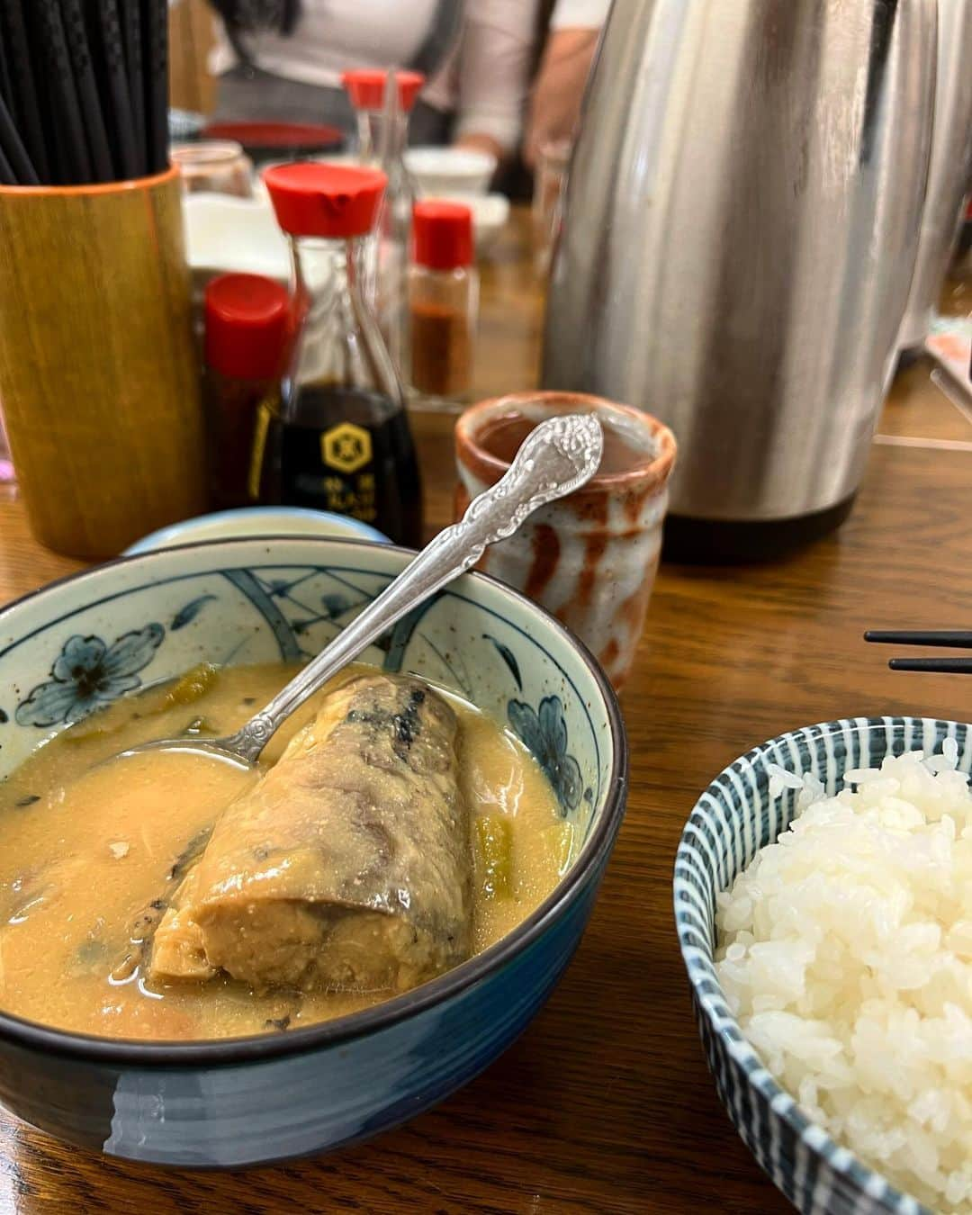 並木万里菜さんのインスタグラム写真 - (並木万里菜Instagram)「今日は大好きな定食屋さんに行って思い出のさば味噌(カミ)をたべた。 たれを米にかけて食べるのが 美味しすぎて過去に4杯食べたことがある。  そしてふらっと入った珈琲屋さんが あたりで、ブラジルのシングルオリジンをのんだのですが ラムネとかフルーツとかミルクチョコレートみたいな風味がした。 ブラジルのまだまだ知らない魅力を発見。  あとはクリスマスケーキを予約して、のんびり過ごしました。  #休日の過ごし方  #奥渋 #コーヒー #浅煎り #おいしかった #並木万里菜#テレビ朝日アナウンサー#テレビ朝日#テレ朝#アナウンサー」11月18日 21時14分 - marina_namiki