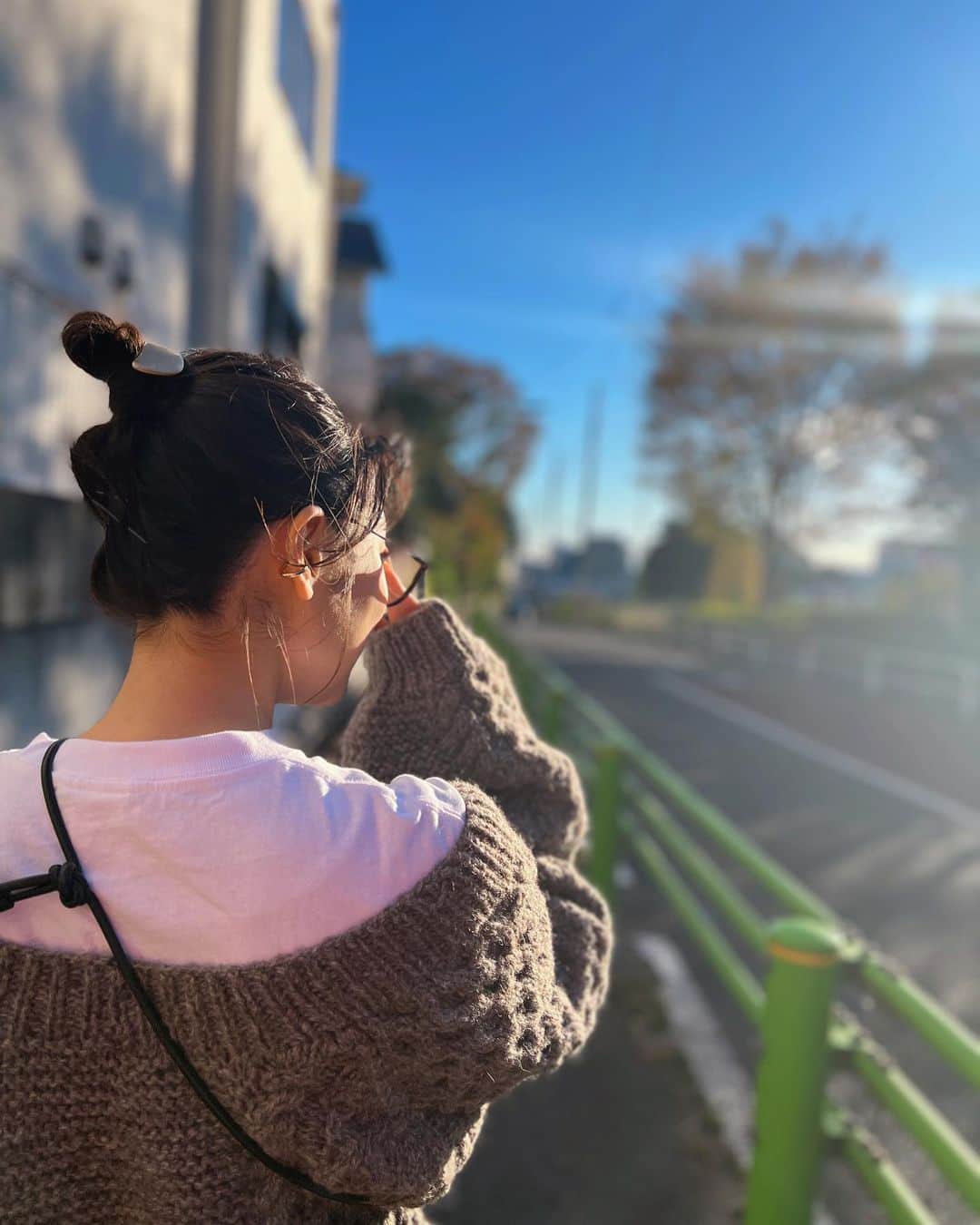 中崎絵梨奈のインスタグラム：「いっぱい撮ってもらったから いっぱい載せておく🚶  今日寒かったし、マフラーしてたら 完璧だったなあと首の寒さに悔やんだいちにち🤔  マフラーに顔を埋めてもふもふあざとくするふゆが好き🧣」