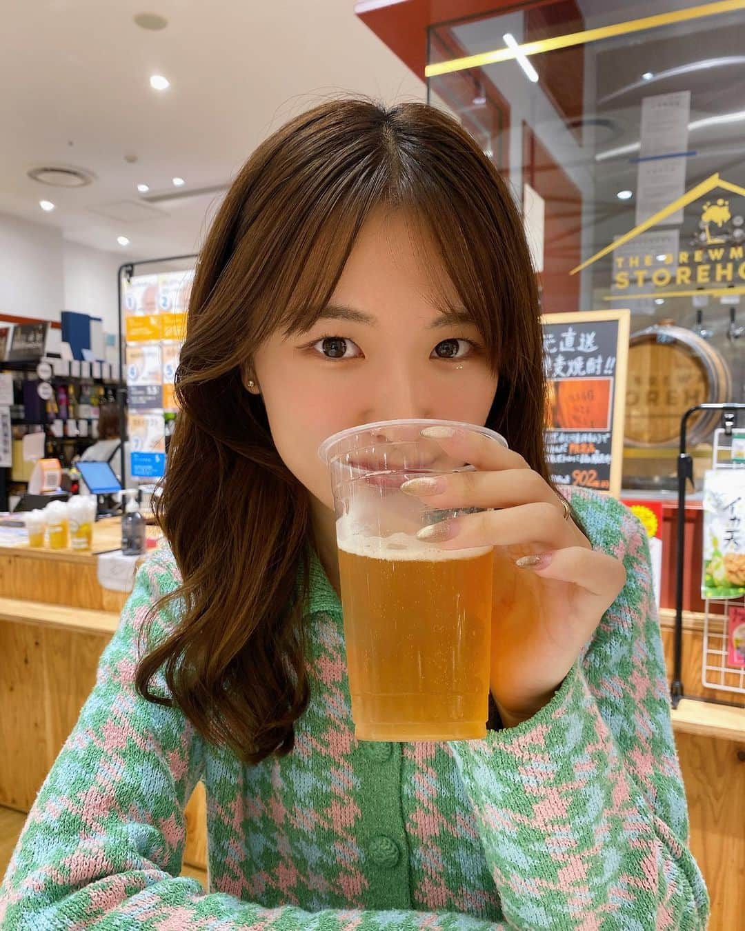渡邊菜々のインスタグラム：「・  今週もお疲れ様ですっ🍻  一気に寒くなってきたね〜🥶 風邪ひかんよーに暖かくせんとね〜🧣  昨日放送されたららぽーとのロケの写真📸🩵 沢山笑った日でした🫣」