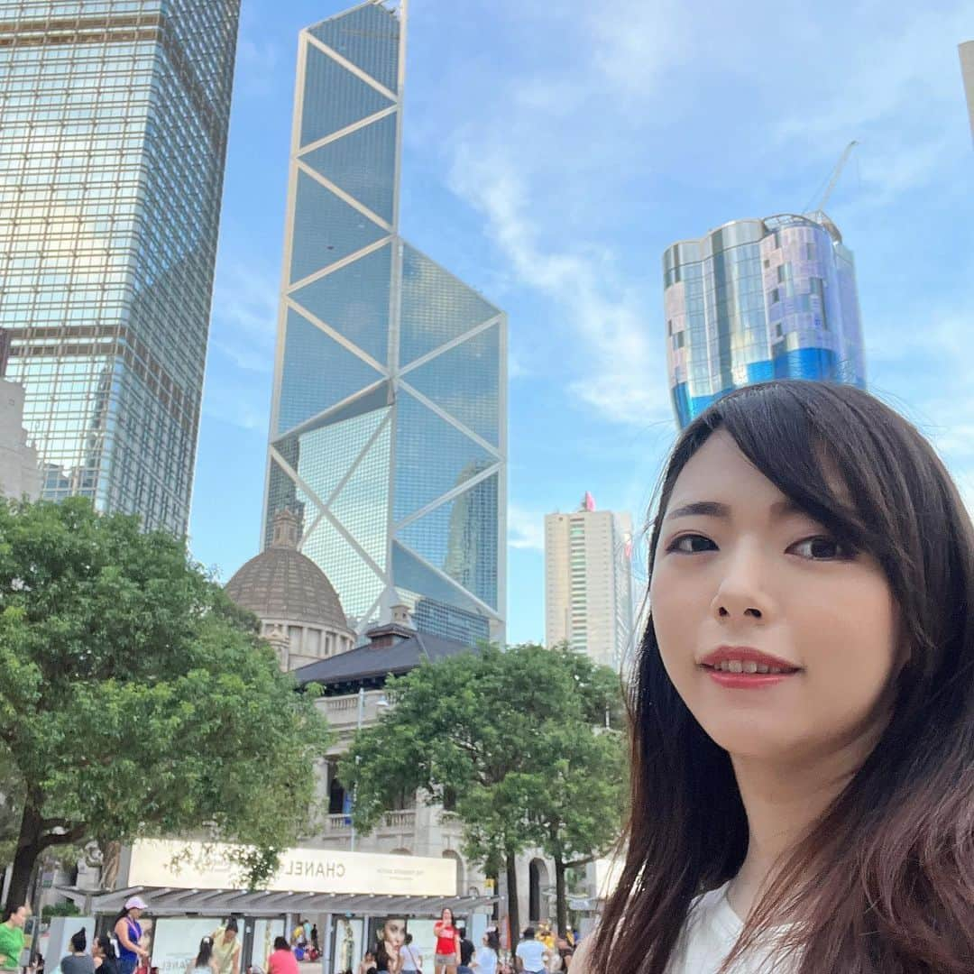 なっちゃんのインスタグラム：「Hongkong Island カオスで都会で楽しい香港旅も動画あげました♪中華料理たべすぎた  #香港  #香港旅行 #香港美食 #香港観光 #尖沙咀 #香港島 #中環 #海外旅行 #旅行 #旅好き女子  #ひとり旅  #ひとり旅女子  #ひとり旅行 #一人旅 #陸マイラー #旅好きな人と繋がりたい #hongkong #hongkongfood #hongkonginsta #travel #travelblogger #travelgram」