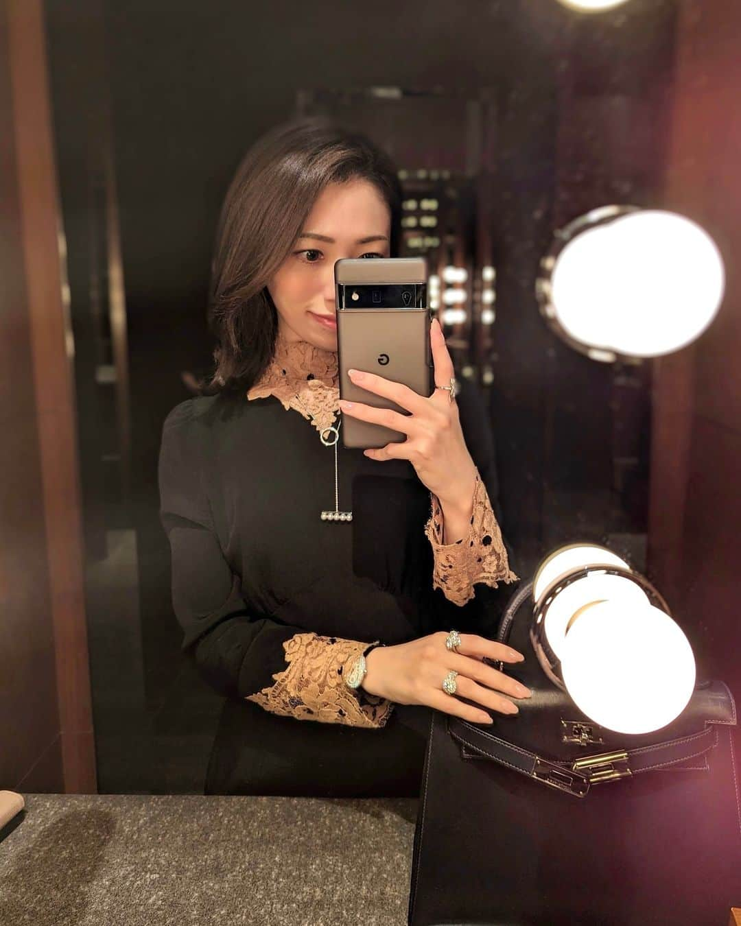 安岡あゆみのインスタグラム：「. Party Night🌙*˚ . #ayumi_y_ootd 👗 #dress @chloe  #necklace & #pierce @tasaki_intl  #watch @cartier  #ring @graff & @harrywinston  #bag @hermes . . #chloe #tasaki #graff #graffdiamonds #harrywinston #cartier #hermes #kelly #kelly28 #andaztokyo #ファッション #コーディネート #パーティーコーデ #クロエ #タサキ #グラフ #ハリーウィンストン #カルティエ #カルティエ時計 #エルメス #ケリー #ケリー28 #アンダーズ東京」