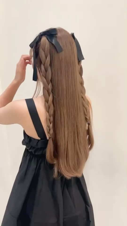 SHIMA原宿店のインスタグラム：「担当： @akaneito327   my hair꒰ᐢ ᵒ̴̶̷̤ ᵒ̴̶̷̤ ᐢ꒱🩷 最近はブリーチお休みして繰り返しのカラーで 明るめのチョコhairに🫶🏻 毛先はブリーチ2回してます🩷 . ‪✿ダメージレスに明るくしたい子はダブルケアカラー ‪✿透明感や柔らかさ重視の子は1ケアブリーチ . ご予約前に1度ハイライトの"予約について" のご一読お願いいたします♡ ̖́- 可愛いオーラ溢れる女の子にプロデュースします🩷 丁寧に、しっかりとカウンセリングして ベストなメニューとカラーの提案致します🩷 （初めましての方も大歓迎です🎀）  ご予約は ☑️SHIMA HARAJUKUまたは @akaneito327 のInstagram 📞お電話（03-3470-3855）にて承っております✨」