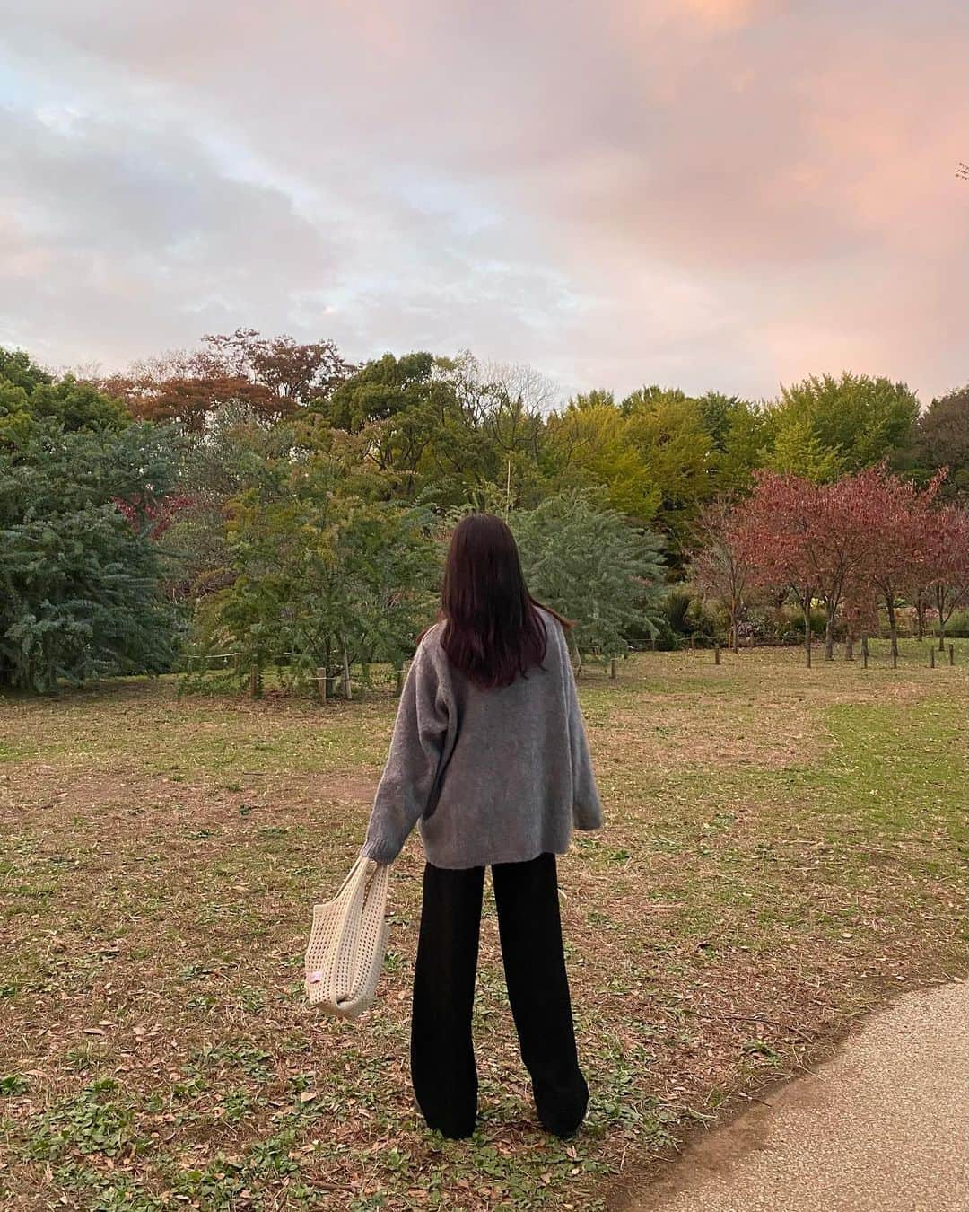 砂糖桃さんのインスタグラム写真 - (砂糖桃Instagram)「全身コーデ🍁  knit @younger__song  pants @shein_japan  ear muffler @uggjapan  shoes @adidas」11月18日 21時40分 - _peeach_