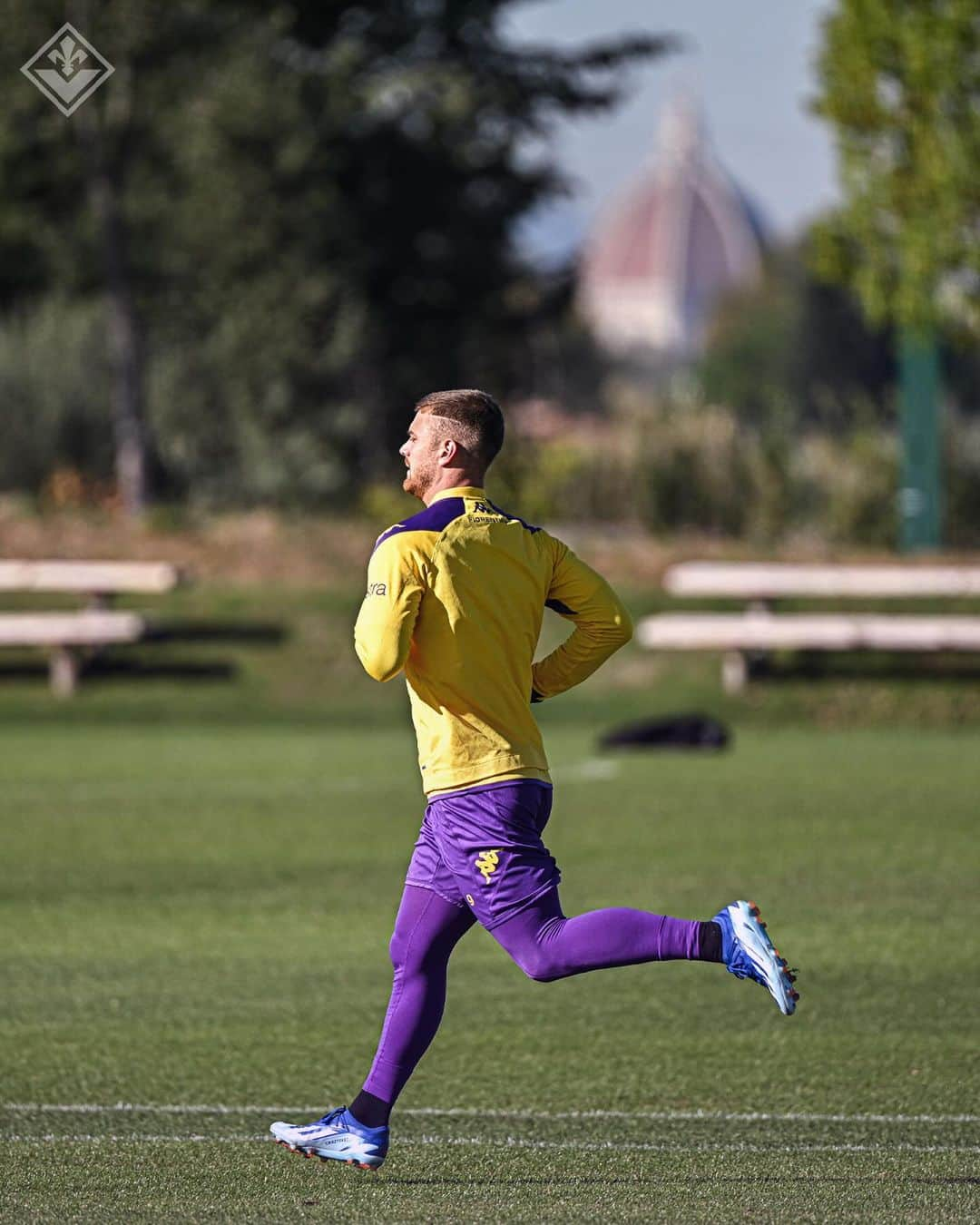 ACFフィオレンティーナのインスタグラム：「Saturday on the pitch💜⚜️  #forzaviola #fiorentina #violapark」