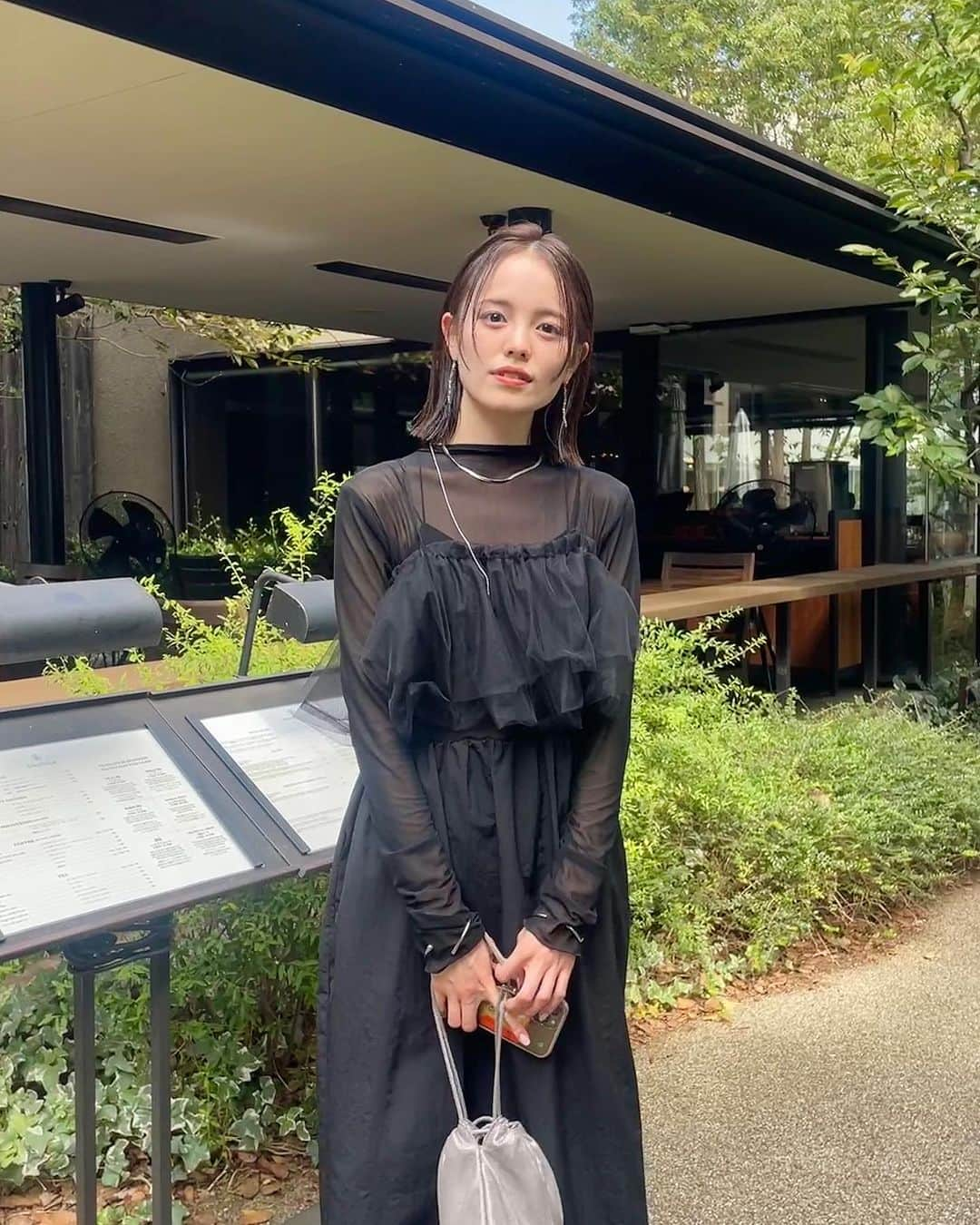 森川小百合のインスタグラム：「この前の結婚式でも着ていた#moriワンピ　🖤  #チュールキャミワンピース SET  いよいよ来週入荷、、 やっと🥰！！  ご予約頂いたお客様は少しずつお届けが開始されてますかね？😆  これを着て色んなところに行きたいな♡  .  #mystic#mystic_2023ss#mystic_mystyle#コーディネート#ワンピースコーデ#ワンピ#秋#秋服#夏服#ワンピース#ジャケット#ジャケットコーデ#ミニスカ#スカート#スカパン#デート#デート服#おでかけ#おでかけコーデ#163cm#163cmコーデ#骨格ウェーブ #骨格ナチュラル#骨格ウェーブ#ニット#ニットコーディネート#秋#冬#原宿#表参道」