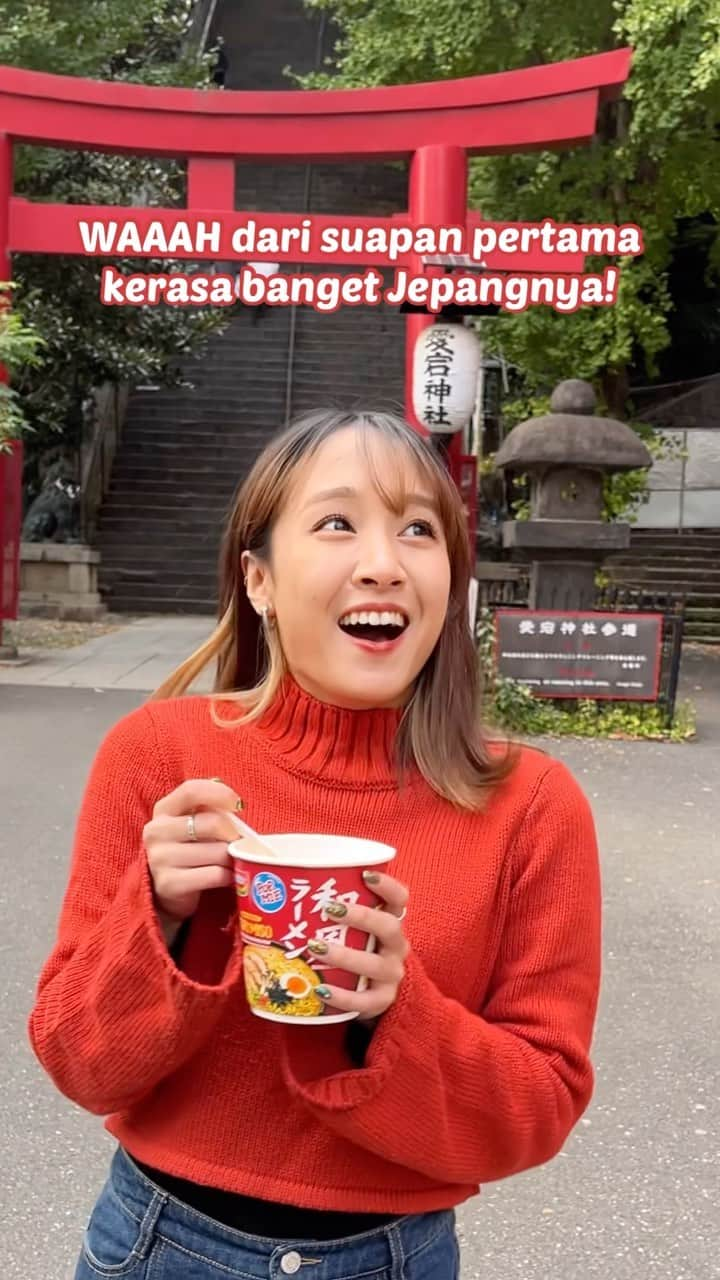 海老沢恵莉香のインスタグラム：「Akhirnya aku bisa cobain Indomie x Pop Mie Tori Miso Ramen!!  Yuk ikut buat video transisi konsumsi Indomie x Pop Mie Tori Miso Ramen kapan aja dan dimana aja buat menangin 2 Hadiah utama:  2 Nintendo Switch Lite + 1 dus Indomie x Pop Mie Tori Miso Ramen  dan 8 Hadiah hiburan:  GoPay @200k + 1 dus Indomie x Pop Mie Tori Miso Ramen!  #ManzokuKapanAjaDiManaAja #IndomieXPopMieToriMisoRamen」