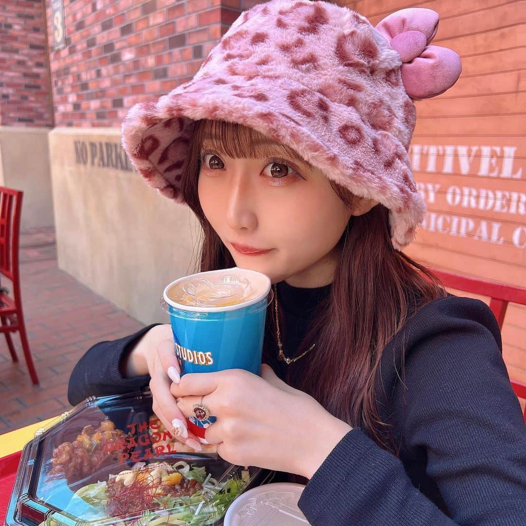 星野麻里愛さんのインスタグラム写真 - (星野麻里愛Instagram)「1年前にままといってきた🐰 アップするの忘れてた きてぃちゃんが1番可愛い😋💟  #usj#ユニバ」11月18日 21時42分 - maria.pink28