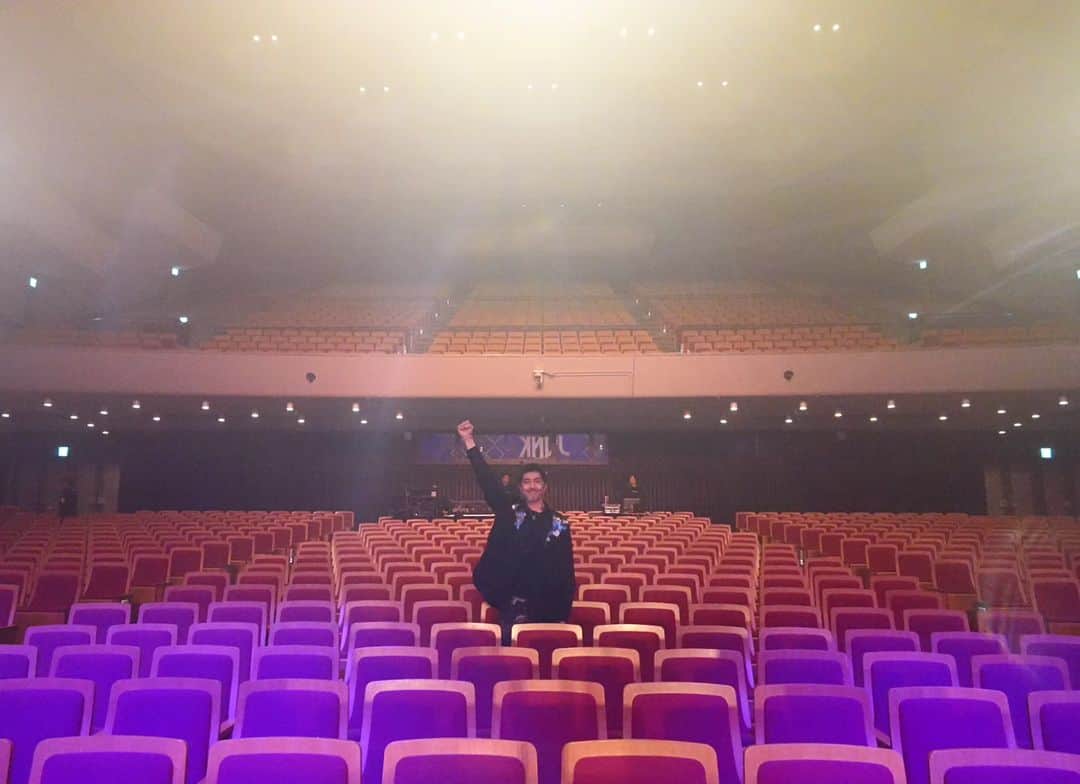 のインスタグラム：「スカパラ熊本・市民会館シアーズホーム夢ホール終了。一番言いたいことは熊本大好きだ！です。お客さん熱かった！みんなの楽しそうな姿を見ているだけで胸が熱くなったよ。震災も、コロナ禍も超えてこうして合流出来たことに感動です。耐え抜いた上で最高に明るい熊本の人たち最高です。見習います！  ライブ写真は後ほど投下させて頂きます。」