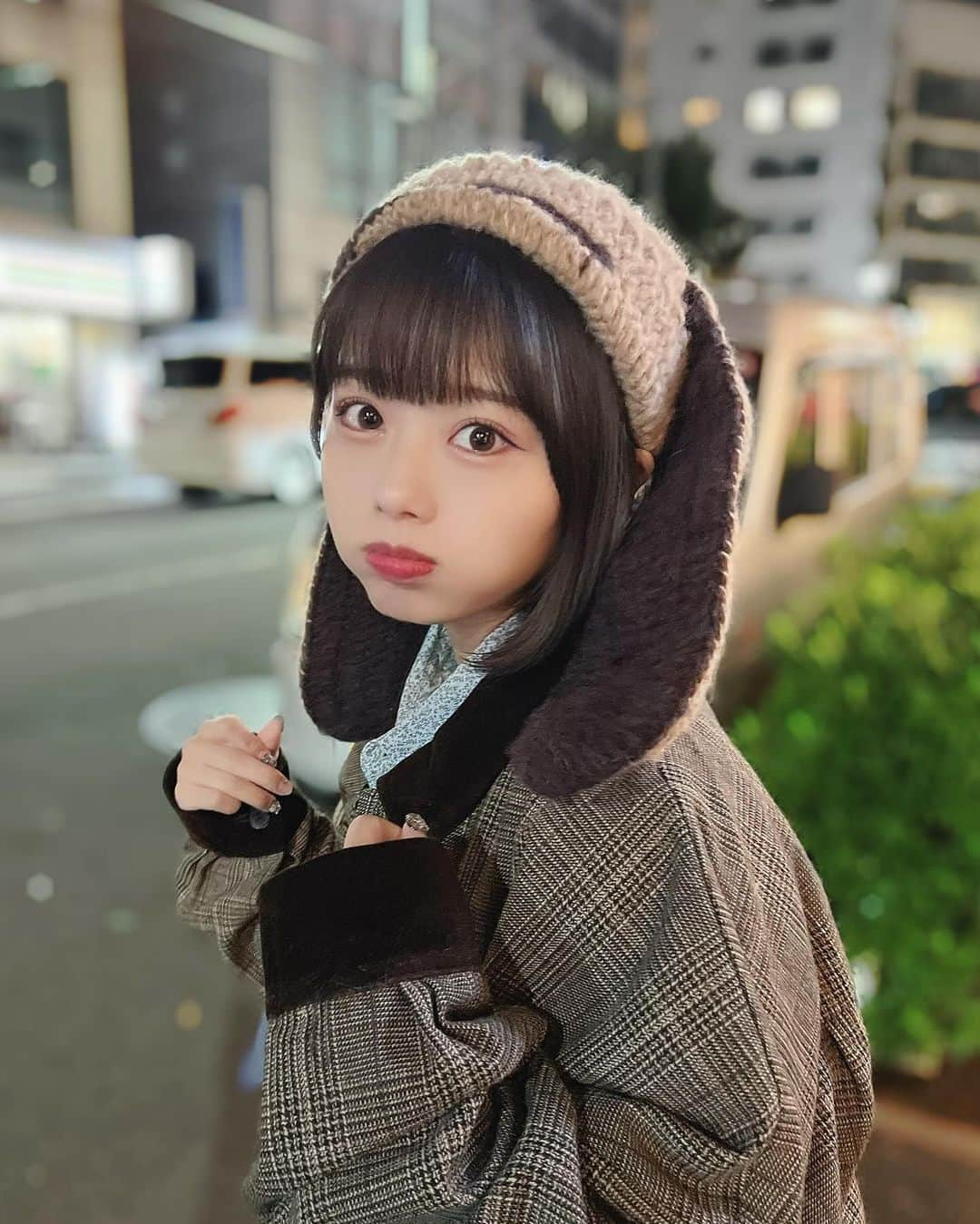 峰島こまきのインスタグラム：「耳が長い🐇🤎  こういう帽子ばっかり集めちゃう可愛すぎる〜」