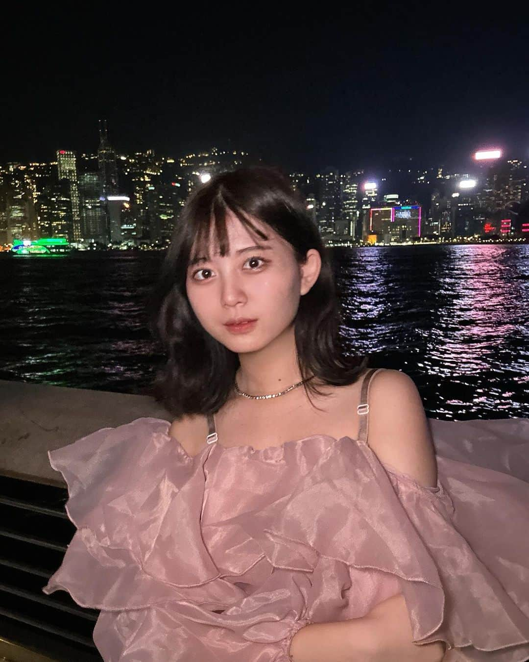 佐藤かれんさんのインスタグラム写真 - (佐藤かれんInstagram)「香港にきたよーん！🇭🇰  20:00〜やってるナイトショー綺麗だったな🎡  #hongkong  #香港 #hometown #hk #hknightlife #hknight #hknightview #travel #海外旅行 #海外旅行好きな人と繋がりたい #香港旅行 #香港観光 #香港夜景 #尖沙咀 #尖沙咀cafe #チムサーチョイ #チムサーチョイ観光 #香港空港 #香港エクスプレス #夜景 #イルミネーション #japanesegirl #女子大生の日常 #旅行好きな人と繋がりたい #旅行記 #大学生旅行 #hongkongtravel #格安旅行」11月18日 21時49分 - berobero_baaa