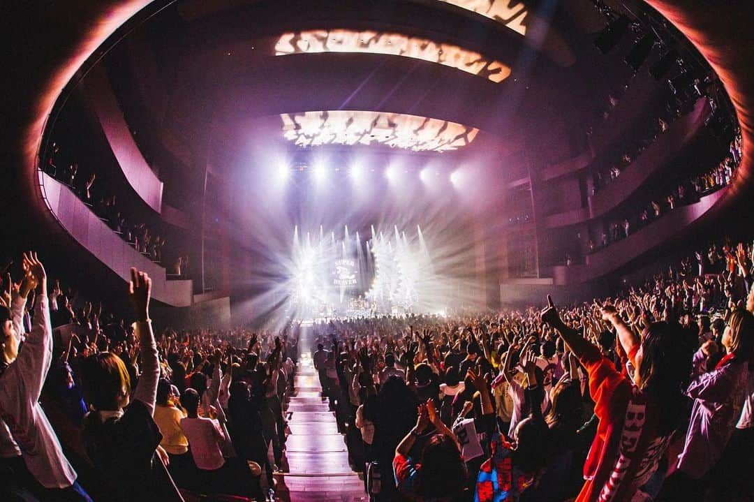 藤原広明さんのインスタグラム写真 - (藤原広明Instagram)「都会のラクダ TOUR 2023-2024 ～ 駱駝革命21 ～  札幌文化芸術劇場 hitaru -Day1-  札幌Day1のあなたにびっくらゔっ！！🔥🔥🔥🔥  photo by @cazrowAoki #SUPERBEAVER #駱駝革命21」11月18日 21時53分 - hiroaki_drums_superbeaver