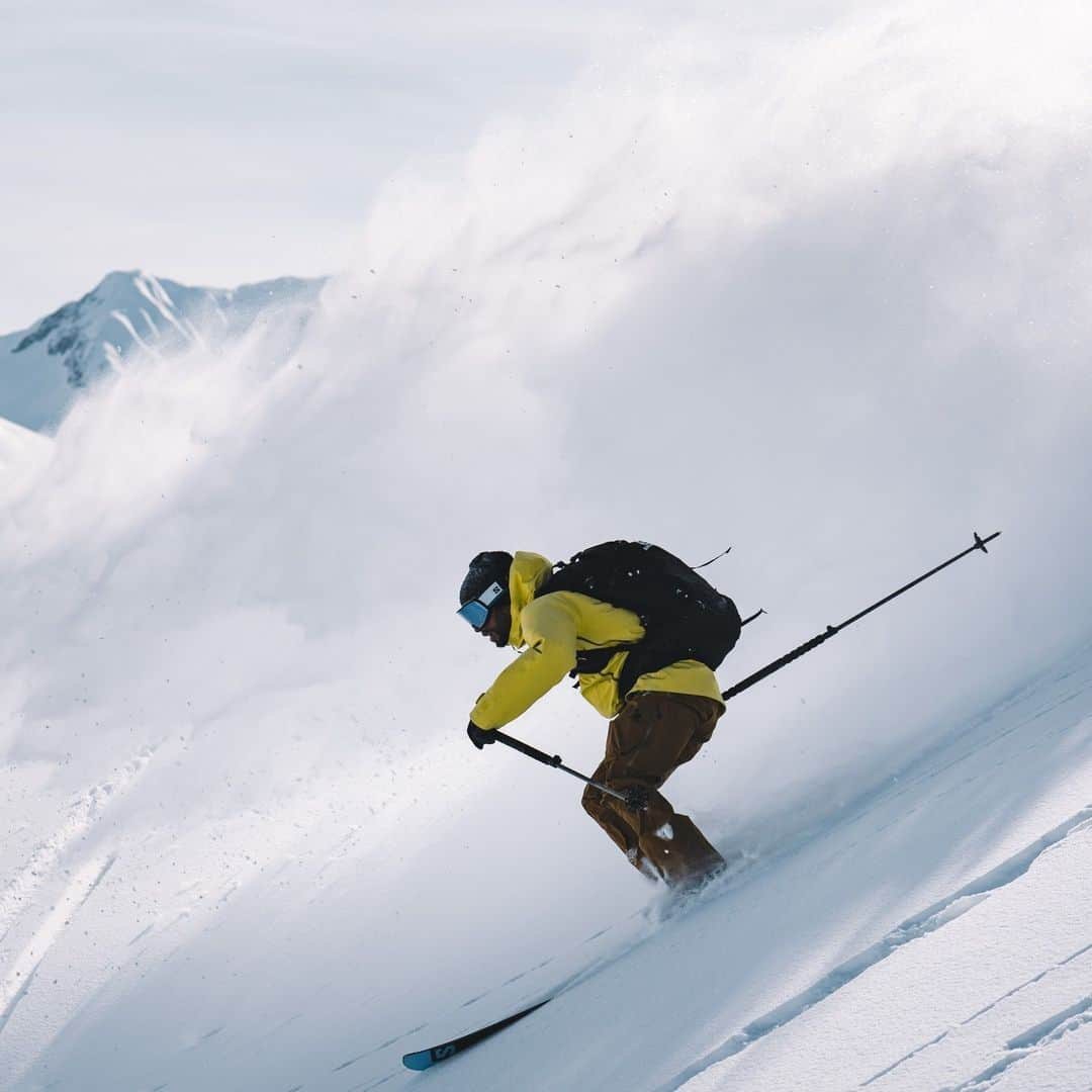 マーモットのインスタグラム：「We came. We saw. We Shredded. ⛷️   Photo: @biancagermain  #Marmot」