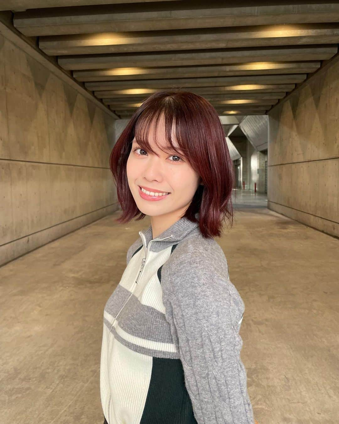 小田えりなのインスタグラム：「握手会ありがとうございました🍁 直接声聞けて顔見れてお話しすること、 改めて面白いと思いました😮 手も触れる、すごい🤝」