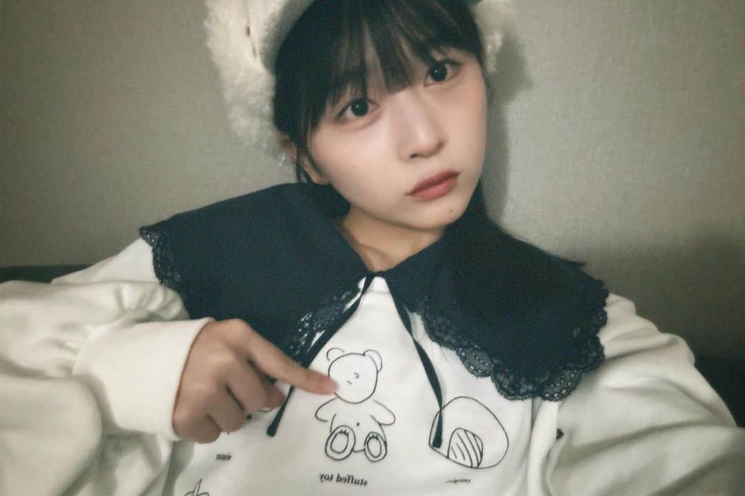 たぐちおとはさんのインスタグラム写真 - (たぐちおとはInstagram)「なえちゃんの絵も服も絵本に出てきそうかわいい🧸🪞 帽子の後ろのリボンがだいすきですそしてもふもふあったかい。   #merryjenny   #pr」11月18日 22時05分 - otohaaaa12