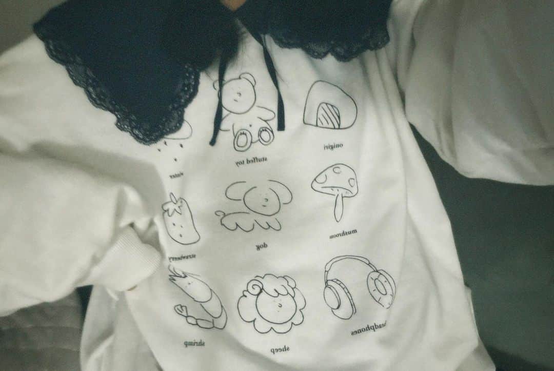 たぐちおとはさんのインスタグラム写真 - (たぐちおとはInstagram)「なえちゃんの絵も服も絵本に出てきそうかわいい🧸🪞 帽子の後ろのリボンがだいすきですそしてもふもふあったかい。   #merryjenny   #pr」11月18日 22時05分 - otohaaaa12
