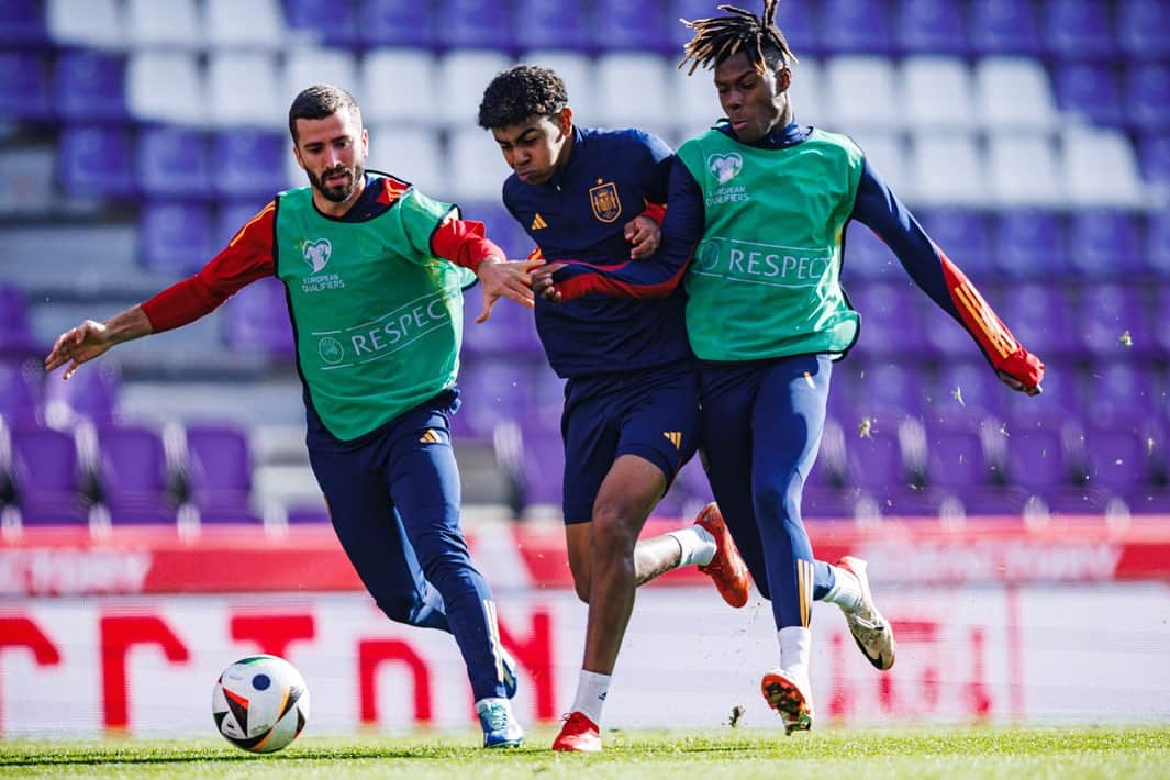 サッカー スペイン代表チームさんのインスタグラム写真 - (サッカー スペイン代表チームInstagram)「💪🏼 ¡¡Sesión de entreno completada!!  #VamosEspaña | #EURO2024」11月18日 22時06分 - sefutbol