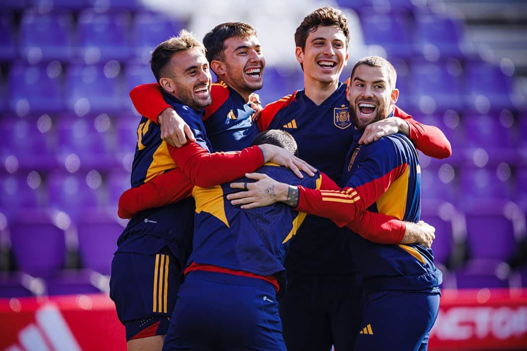 サッカー スペイン代表チームのインスタグラム：「💪🏼 ¡¡Sesión de entreno completada!!  #VamosEspaña | #EURO2024」