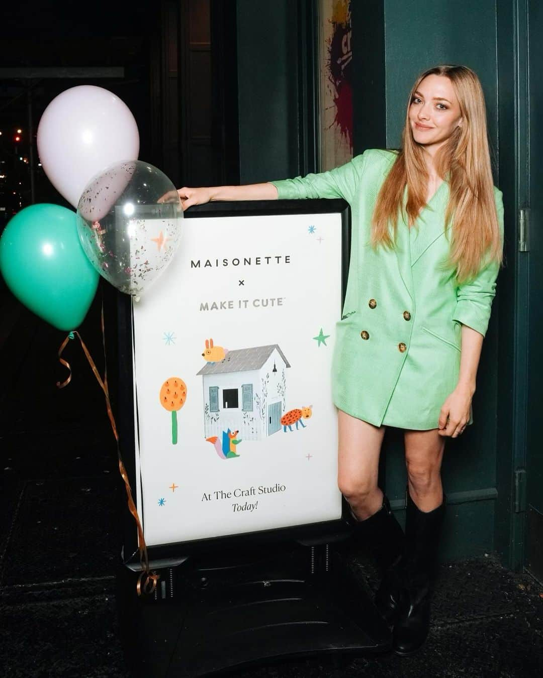 アマンダ・サイフリッドのインスタグラム：「We’re on @maisonetteworld, y’all!」