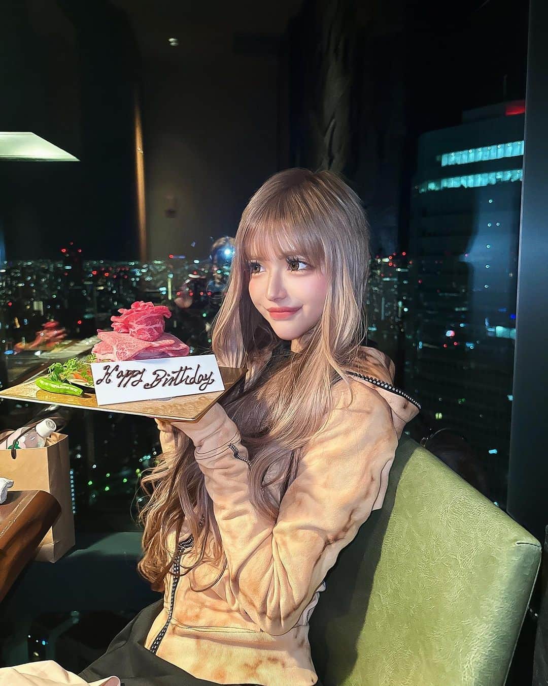 アンジェリカのインスタグラム：「🫣🎂🩷🩷 しあわてうぃーく🫶🏻🫱🏿‍🫲🏽」