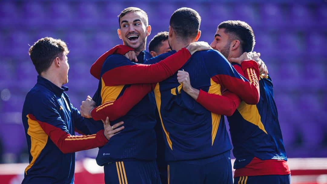 サッカー スペイン代表チームのインスタグラム：「🟡🔴 ¿Quién no ha jugado alguna vez al tres en raya?  🙃 Pues en la Selección española tenemos nuestra propia versión.  #VamosEspaña | #EURO2024」