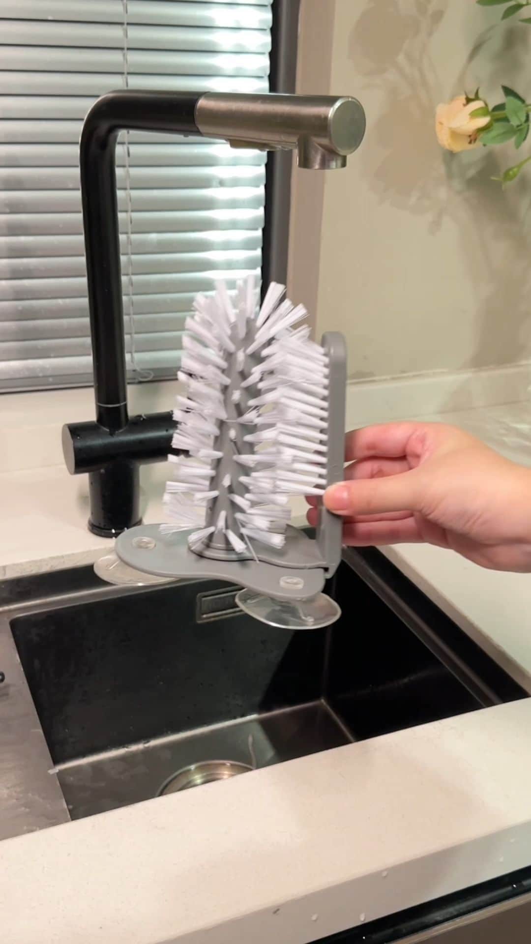 SHEINのインスタグラム：「Twist, shout and rinse it all out! 🥛🫧 Our suction cup-mounted, multi-brush optimized glass scrubber will get you cleaning drinkware like a pro 💦💫  🔎 17292319  #SHEIN #SHEINforAll #SHEINstyle #fashion #chic #saveinstyle」
