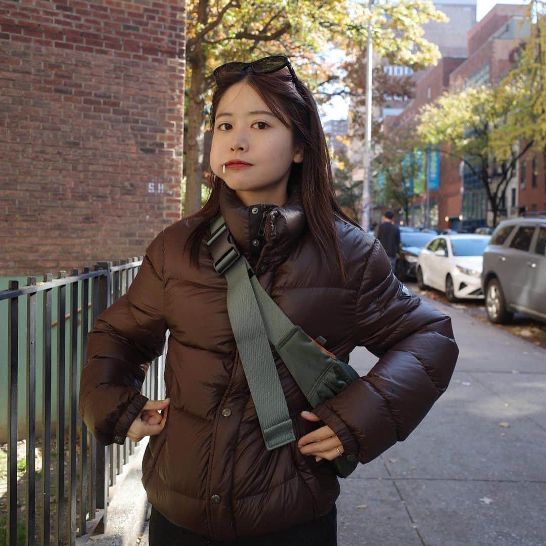 吉成亜美さんのインスタグラム写真 - (吉成亜美Instagram)「NYC議事録  おはよう！とか、その靴いいね！とかをサラッといえるフレンドリーさが、やっぱり素敵だな。 でも日本人のいいなと思う部分も、海外に行くことでよくわかる。  朝のセントラルパークの気持ちよさで、ニューヨークに住みたくなった。わんこが人懐っこくて、みんな口角上がってて可愛かった🐕‍🦺（YouTubeにてお届けします♪）  とにかく朝から晩まで、古着！ごはん！古着！ごはん！みたいな1週間でしたが、この巡り方ができるパートナーがいて良かった。 こーちゃんは怒涛の旅で疲れてダウン。私も時差ボケで頭痛と戦っています。🤣  本当にありがとう！次はヨーロッパに行きたいな_φ(･_･ @kou_otaka」11月18日 22時33分 - amiyoshinari