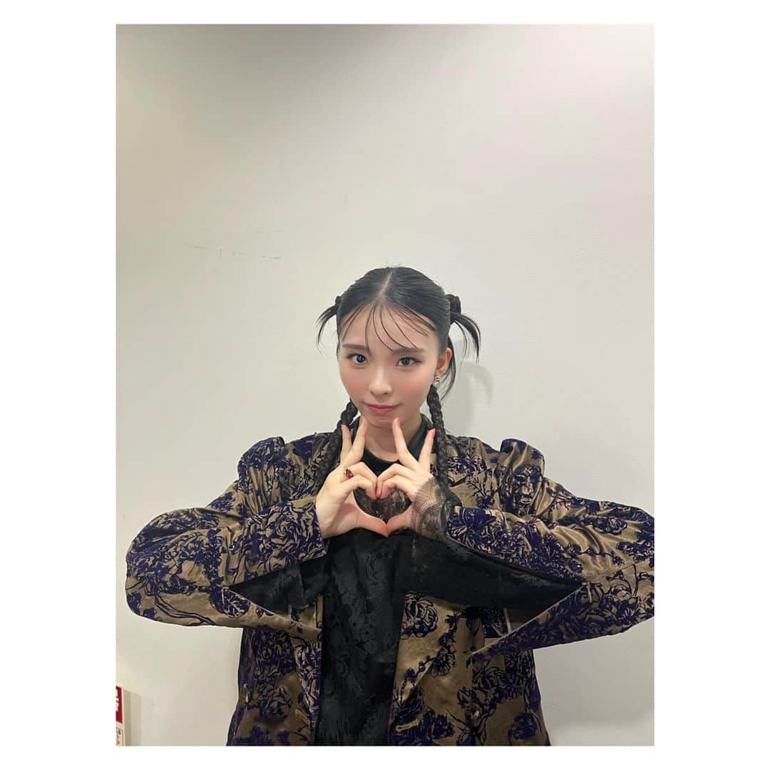 川口ゆりなさんのインスタグラム写真 - (川口ゆりなInstagram)「． ．  HYBE新グループデビューメンバー決定！最速解説SP ありがとうございました！ ． ドリアカを最後まで見届けることができて…感無量です🥲 ． KATSEYEのこれからがとっても楽しみですね…🐈‍⬛♡ そしてファイナリストのみんなの未来に輝きが溢れていますように。 ． 本日の素敵なお衣装👗 Jacket, Blouse, Pants: @shiroma_official  Earrings: @liquem.tokyo  Boots: @labelleetude_official  ． ．」11月18日 22時34分 - kawaguchi_yurina_official