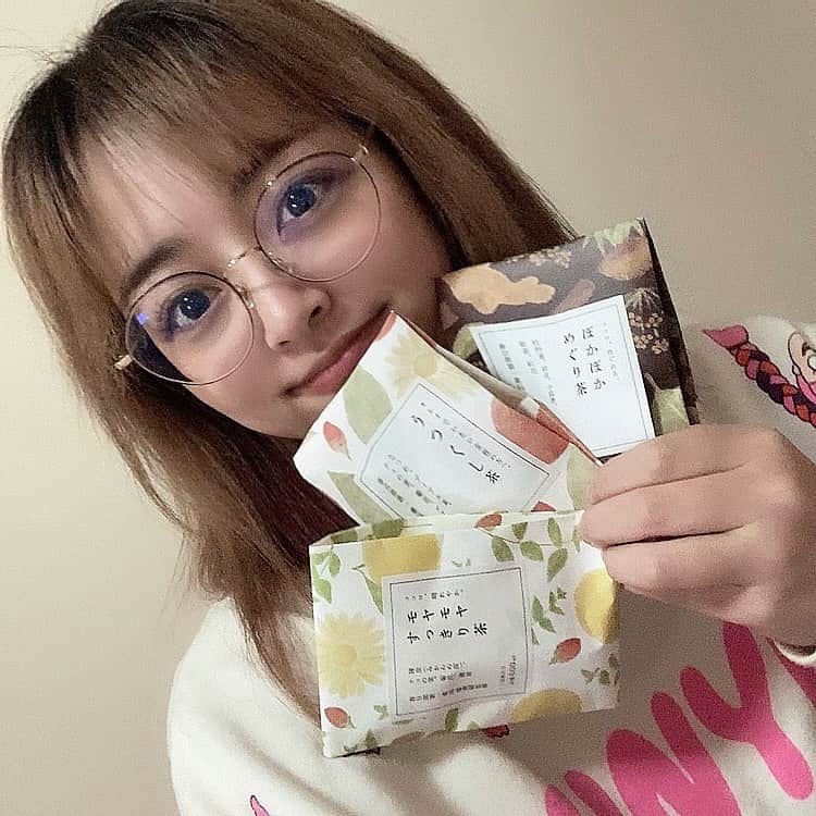 森崎アリスさんのインスタグラム写真 - (森崎アリスInstagram)「最近これ飲んでます〜！ 特に気に入ってるのは うつくし茶！ 使用されているプーアル茶は、 プーアル茶が苦手な方にも 飲みやすい茶葉使用で 臭みもなく飲みやすいです！ 産後ホルモンバランスとか 結構乱れがちだからおすすめ！  こちらから購入できます！  https://store.shopping.yahoo.co.jp/kasukabe-kanpoh/」11月18日 22時53分 - morisaki_alice