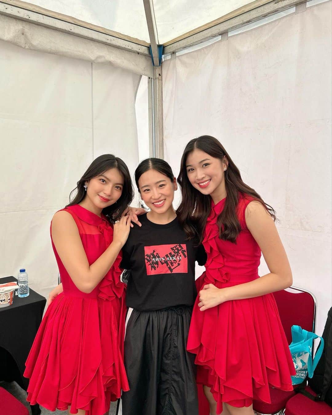 のインスタグラム：「Ketemu anak cantik❤️ @jkt48shani @jkt48gracia  Kangen banget jadi Happy banget😆💓  #jakarta #jkt48 #ジャカルタ生活 #JJM #仲川遥香」