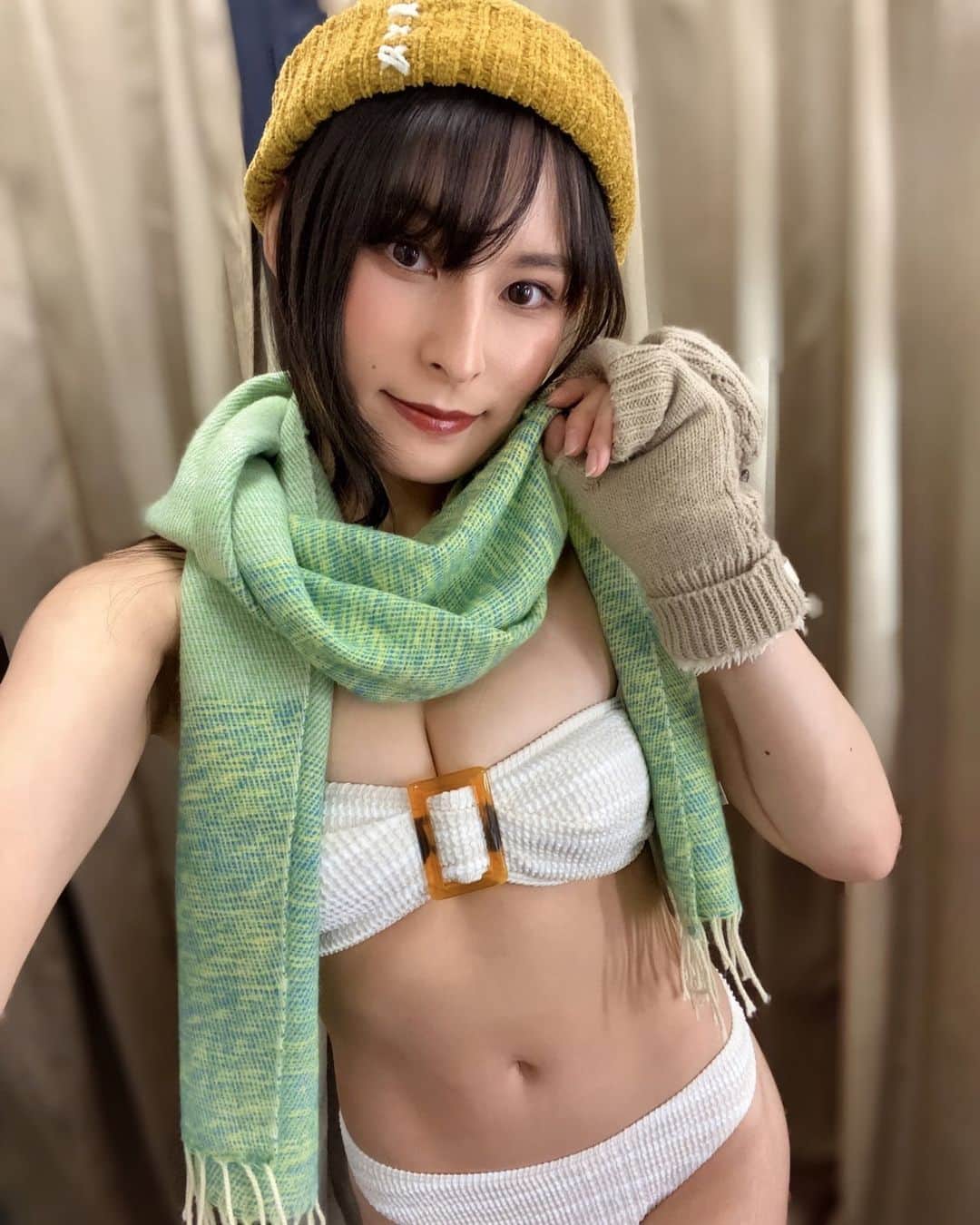 有栖川さつきのインスタグラム：「フレッシュセッション ありがとうございました！  撮影会ではいつも お会いできたみなさんの笑顔や やさしい言葉に元気をもらっていますよ🥰  ┈┈┈┈┈┈┈ ❁ ❁ ❁ ┈┈┈┈┈┈┈┈  《 My Profile 》 名前 : 皆川彩月(みながわさつき) 職業 : グラビアアイドル・タレント 活動 : 撮影会、DVD、VR、メディア出演...etc 出身 : 千葉県 趣味 : 原付ツーリング、コスプレ、野球観戦  《 ハイライトには...？ 》  ◆会える日 撮影会など、直接"会える"イベント情報が 一目で確認できます！会えるよ💋  ◆作品情報 グラビアDVD、VR、撮り下ろしスチールなどの 情報や購入ページはこちらで見れます！  ◆SNS Twitter(X) / YouTubeの リンクをまとめてあります！ それぞれのSNSで異なる投稿をしています♡  お仕事のご依頼はメールor プロフィールURLからお願いします📫 (所属事務所 : セルワールドエンタテイメント)  ┈┈┈┈┈┈┈ ❁ ❁ ❁ ┈┈┈┈┈┈┈┈  #japanesemodel #japanesecosplayer #グラビアモデル #コスプレ女子 #スレンダー美人 #黒髪女子 #猫目女子 #マフラー女子」