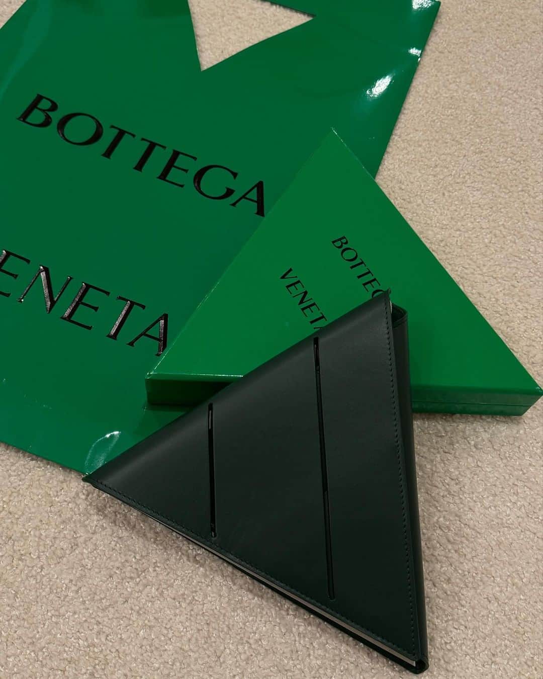 松本恵奈さんのインスタグラム写真 - (松本恵奈Instagram)「お土産に頂いたノートが可愛かった♡ #bottegaveneta」11月18日 22時51分 - ena1123