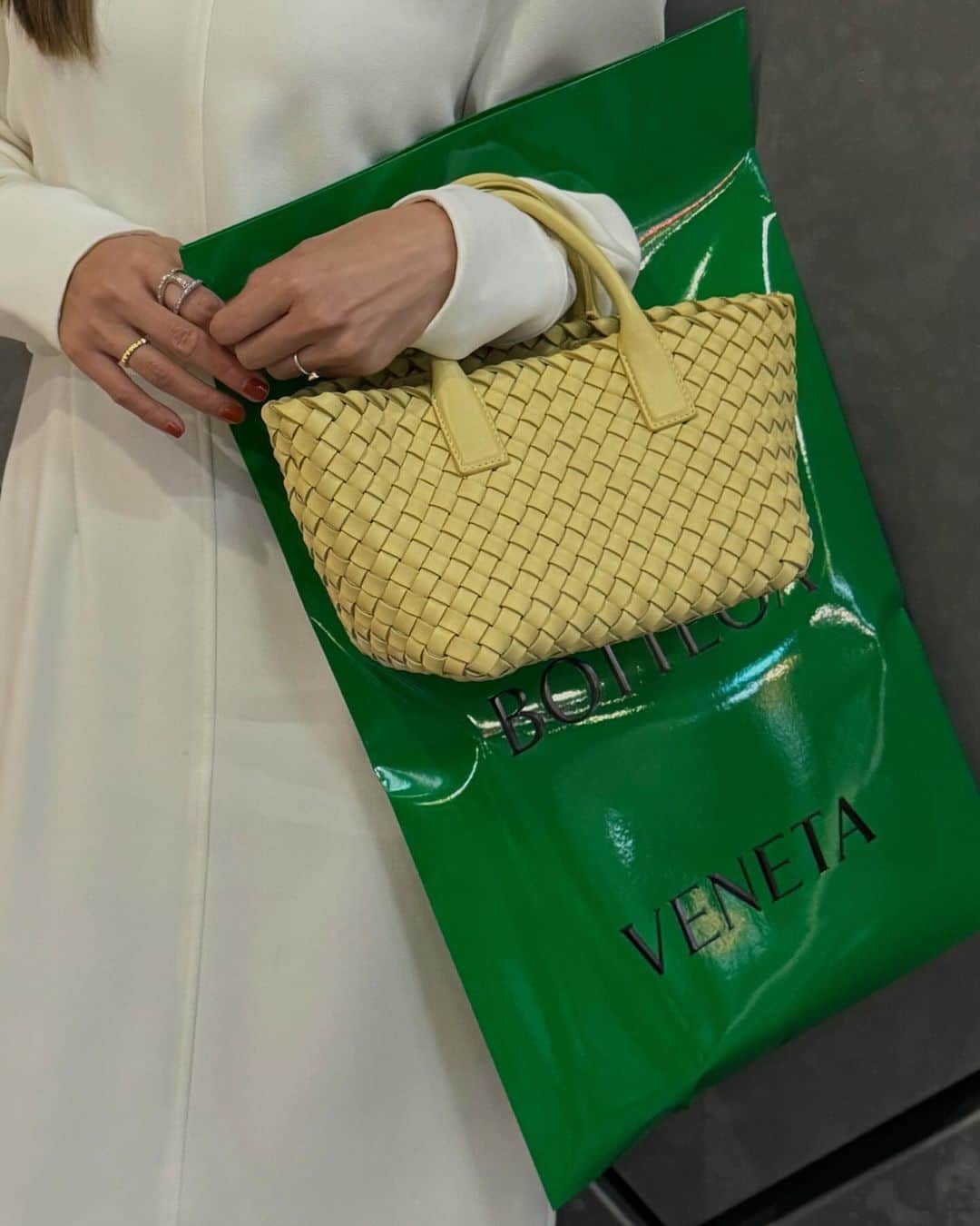 松本恵奈のインスタグラム：「お土産に頂いたノートが可愛かった♡ #bottegaveneta」