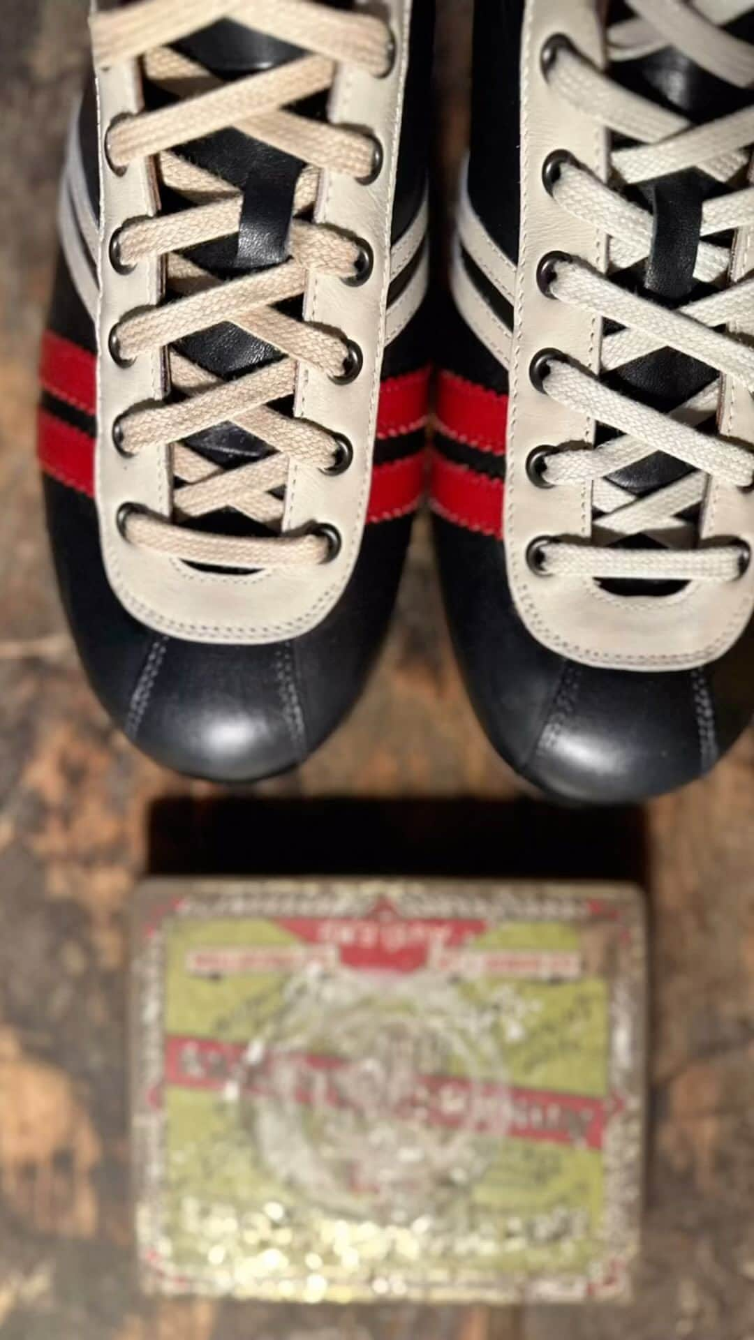 ツェハのインスタグラム：「Carl Hässner Derby NEW COLLECTION #liga  #zeha #zehaberlin #retro  #sneakers #shoes #footwear #retrosneakers #vintage #berlin #sportgeschichte #newcollection #oldgermanbrand #mensfashion #fashionstyle #50s #vibramsole #vintagesoccer #soccer #calcio #fussball #storiadelcalcio #people #pantone2024 #vintagesneakers #heritagestyle  #retrodesign #vintagelover #trainers #handwerk」