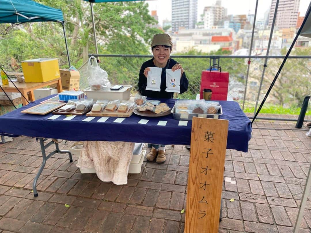 タテタカコのインスタグラム：「オオムラちゃんさんの美味しいケーキ並んでいました✨」