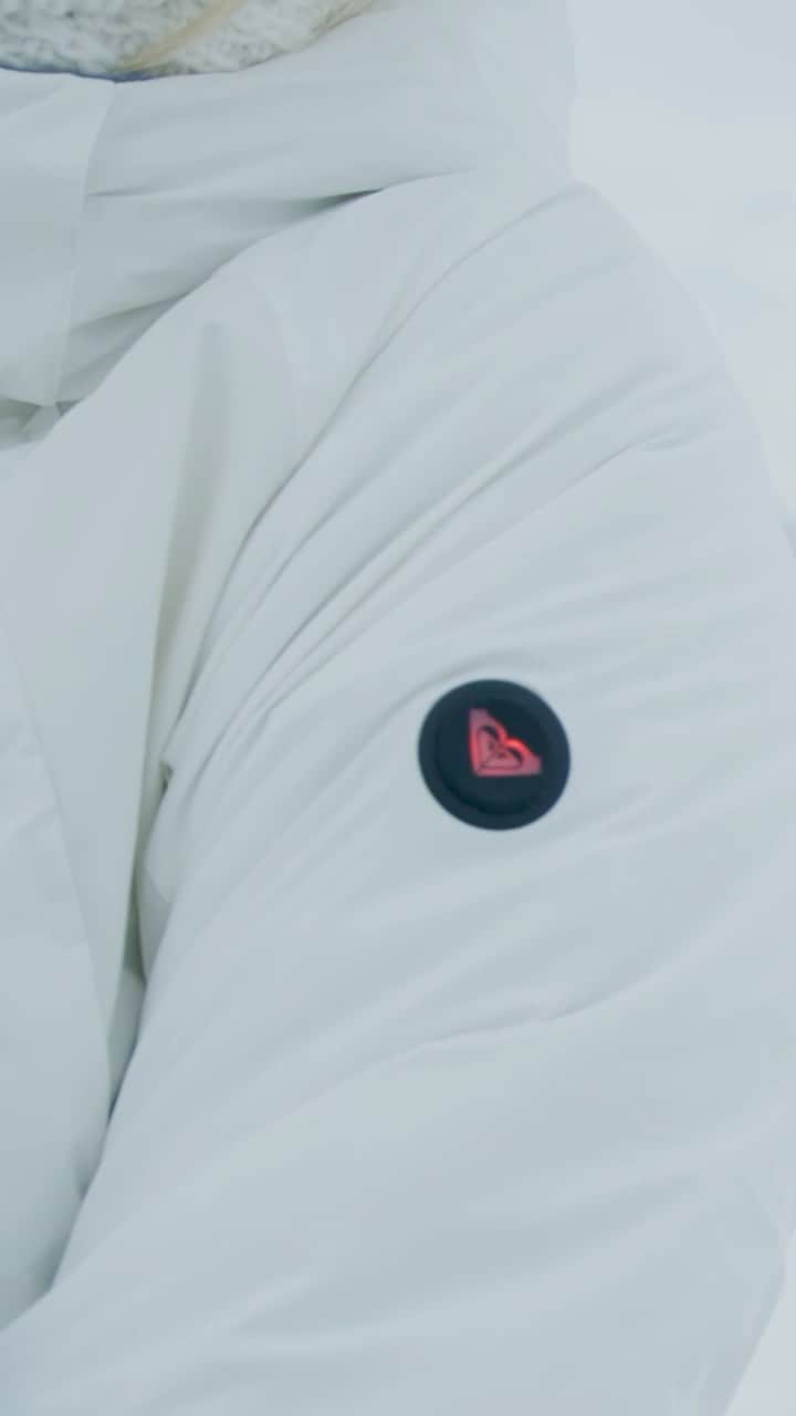 ロキシーのインスタグラム：「Wear your heart on your sleeve this winter ❤️ in our award winning WARMLink 🔥🌡️ jacket」