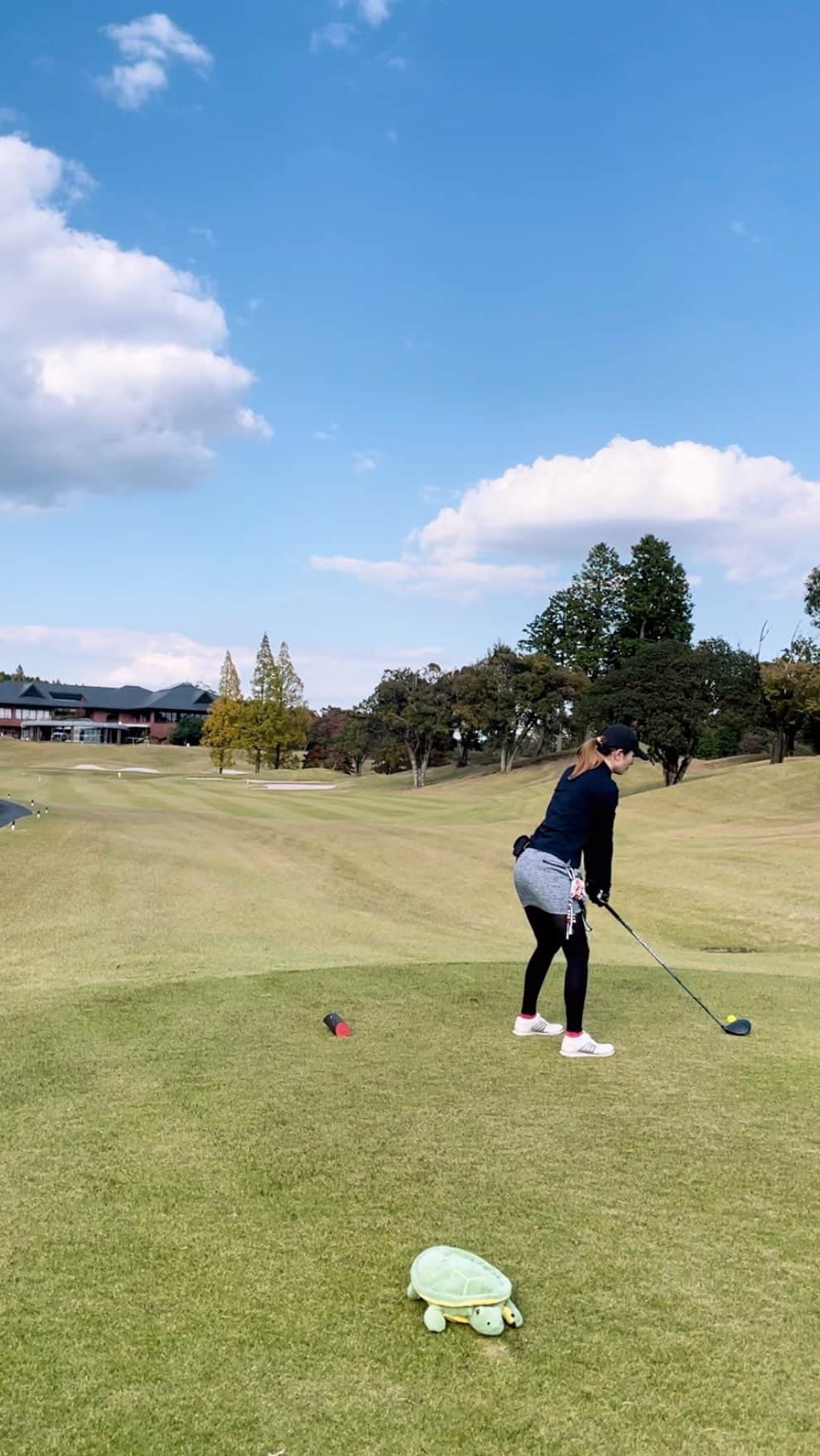 中田有美のインスタグラム：「ドライバーショット集🏌️‍♀️  飛距離アップしたい⤴️ww  #ゴルフ女子 #ドライバーショット動画 #三重ゴルファー #ドライバーショットが一番好き」