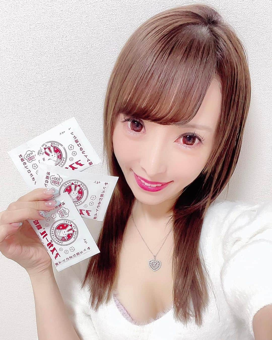 みくるんのインスタグラム：「アスガール顆粒が届きました💊✨ @asugirl_official   「二日酔いになる前に、二日酔いになってからでも間に合う、効果がすぐに実感できるサプリメント」がコンセプト🤍  夜の仕事や飲み会が多い時期にピッタリ✨  ドンキでの取り扱いもあったり Repezen Foxxとコラボもしてるみたい❤️‍🔥  持ち運びやすい可愛い包装パックで シャンパンパーティーの前に飲もうと思います✨  #アスガール顆粒#アスガール#二日酔い対策#二日酔いサプリ#pr」