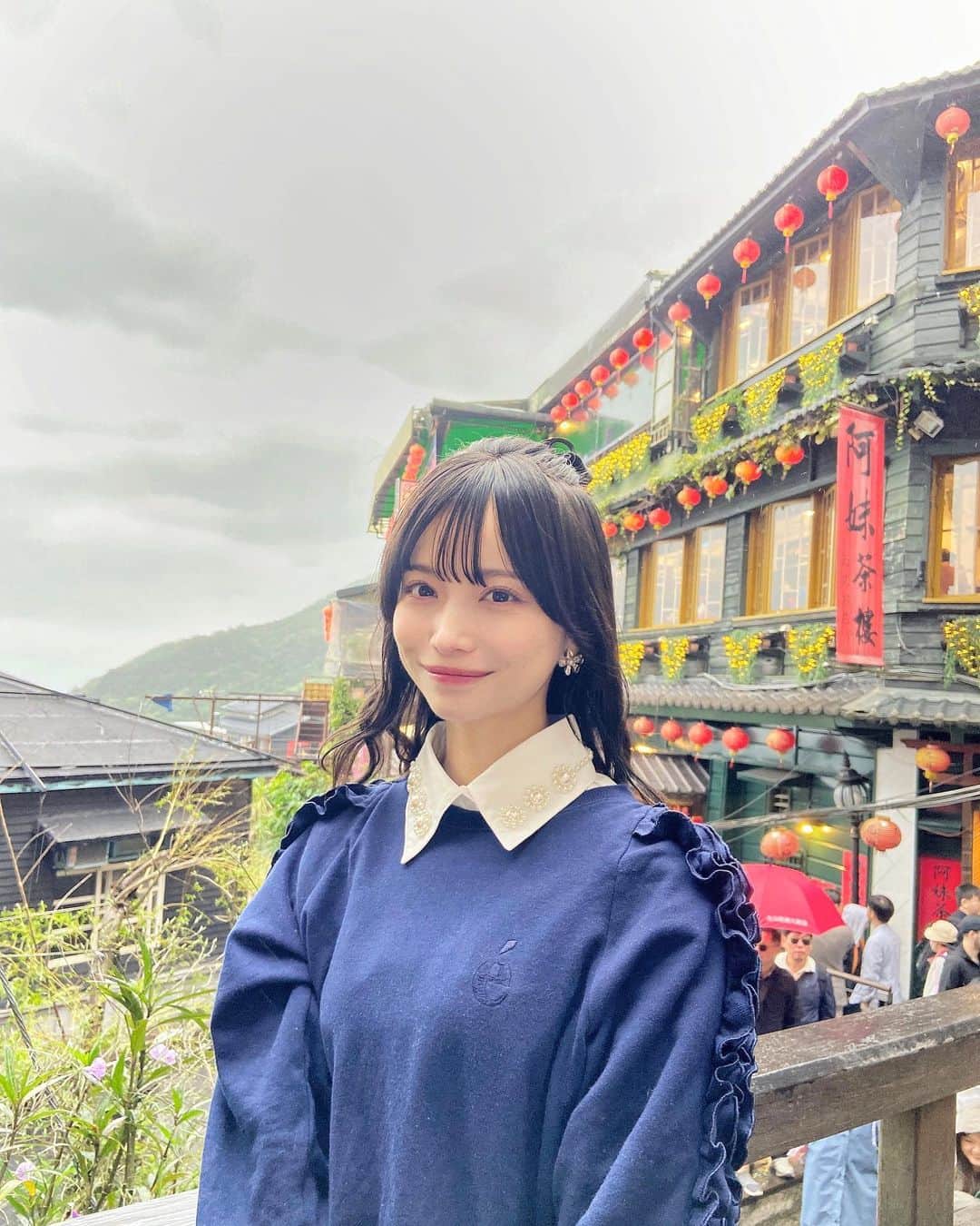 桜木ことのインスタグラム：「🏮🐉🇹🇼 ⁡ 千と千尋のモデルになった場所！ 猫もいっぱい、不思議な食べ物もいっぱい☺︎ ⁡ #台湾 #台湾観光  #九份 #ジブリ #千と千尋」