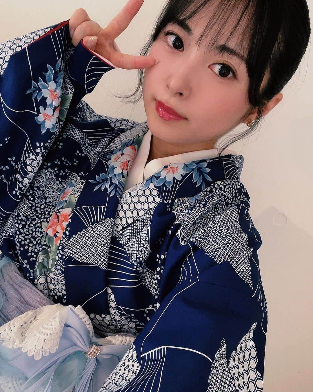 佐藤望美のインスタグラム：「たまにはお着物も👘💙  #follow #followme #nozomisato #kimono #佐藤望美　#着物　#グラビアアイドル」