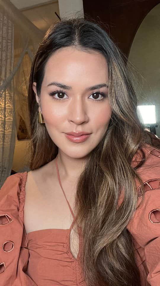 Raisa Andrianaのインスタグラム：「Oke plis hari ini harus putuskan judul lagu ini, vote di comment!!!」